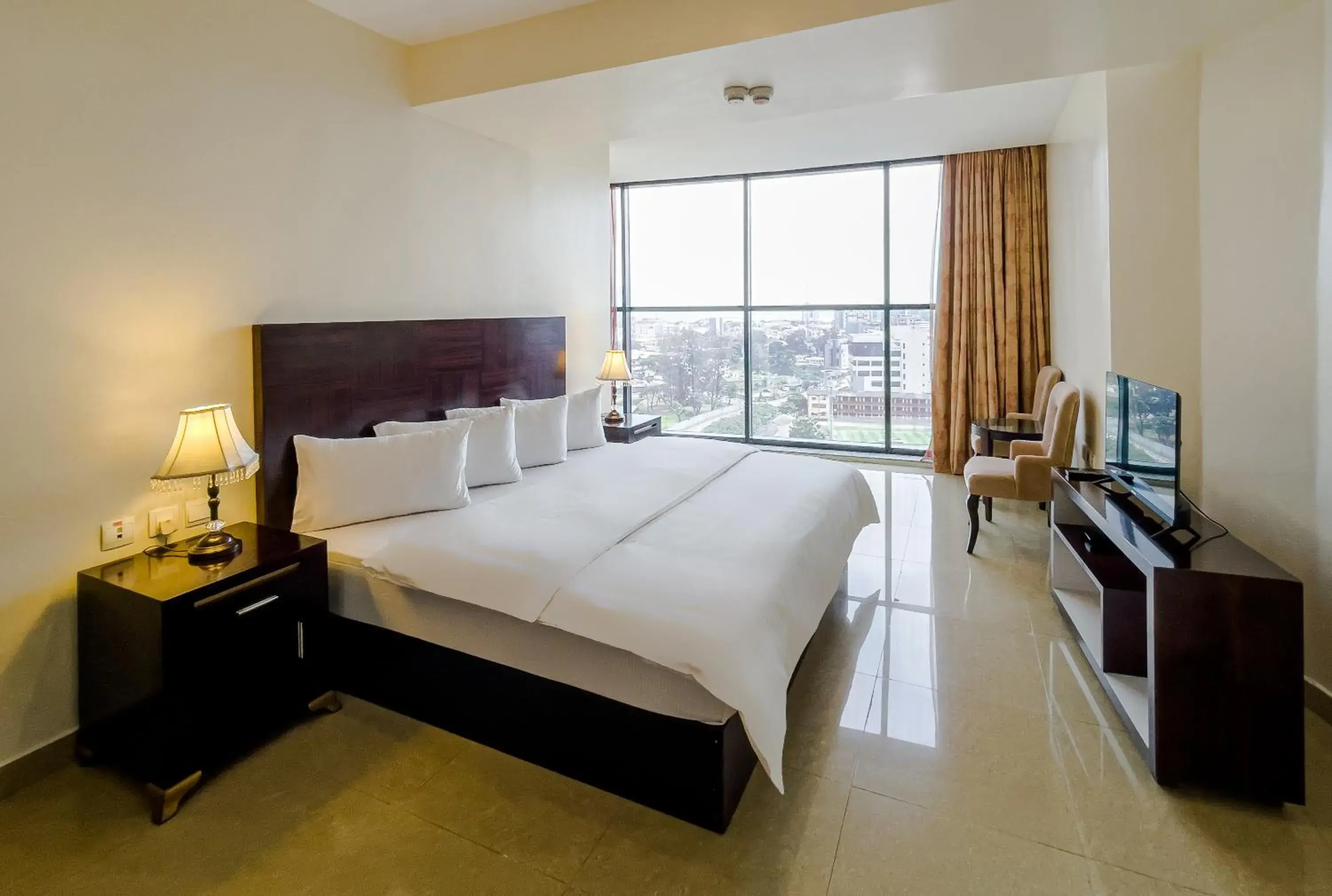 Deluxe Suite - single occupancy in Black Diamond Hotel Deluxe Suite - single occupancy in Black Diamond Hotel