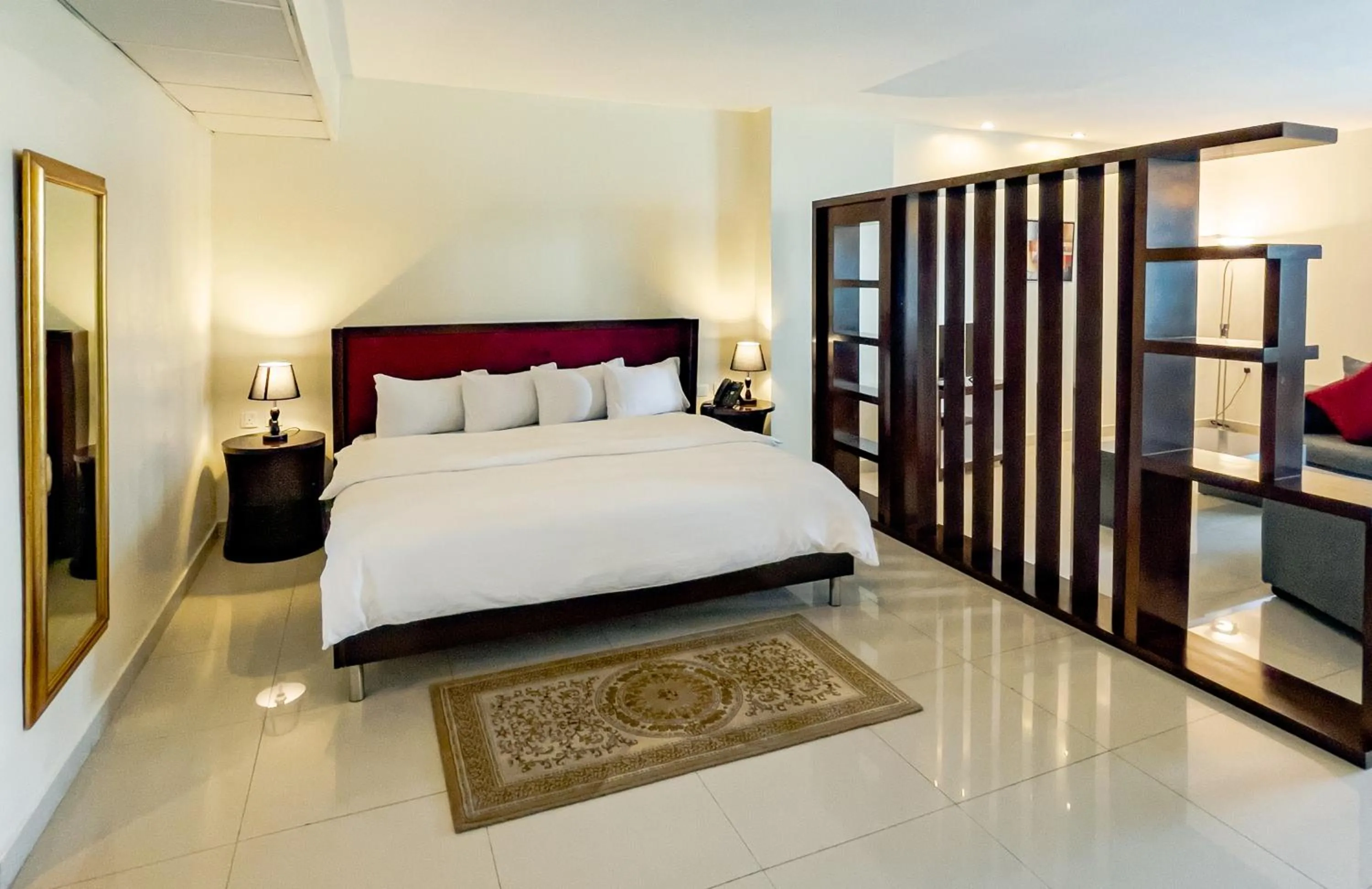 Bedroom, Bed in Black Diamond Hotel