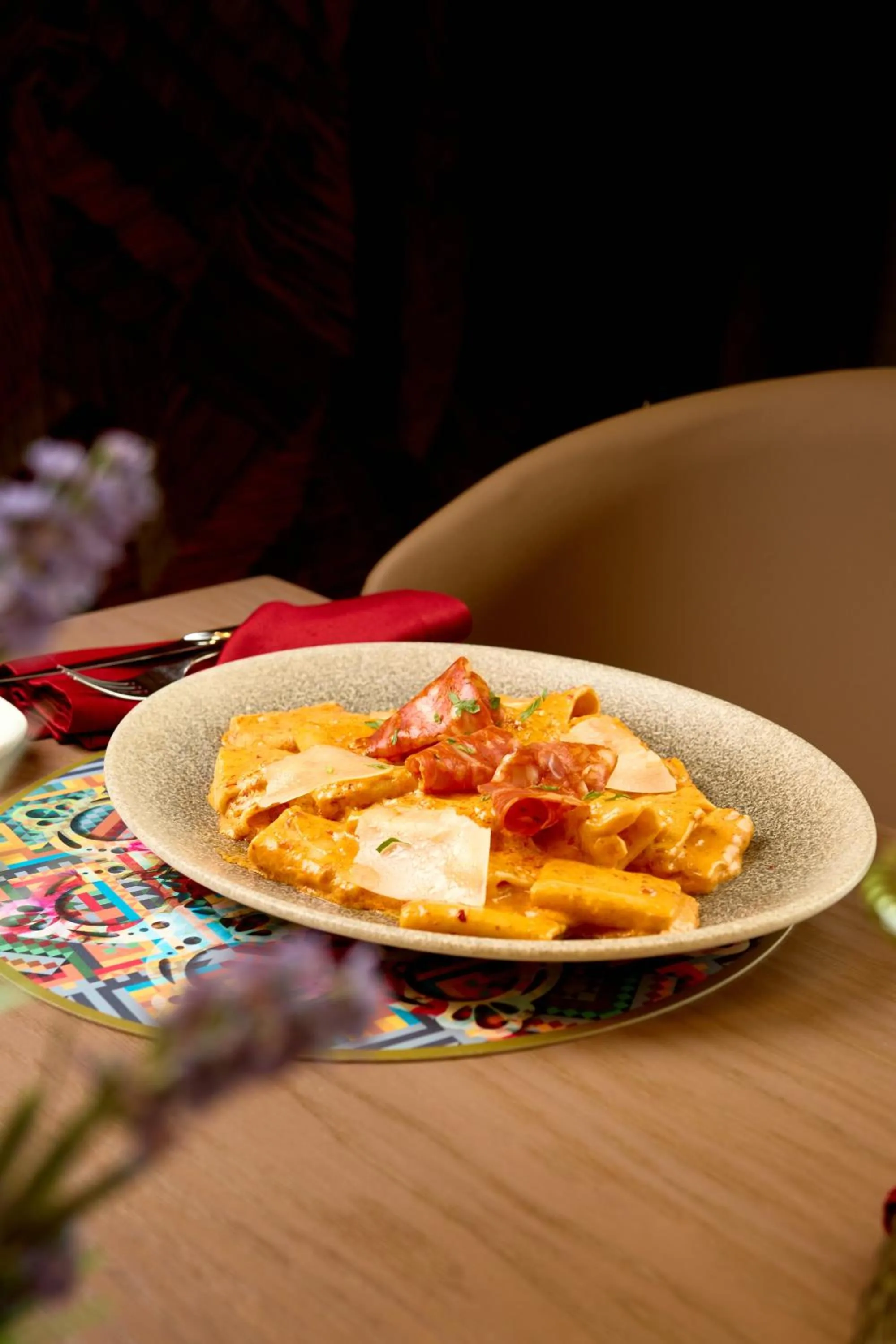 Restaurant/places to eat in Black Diamond Hotel