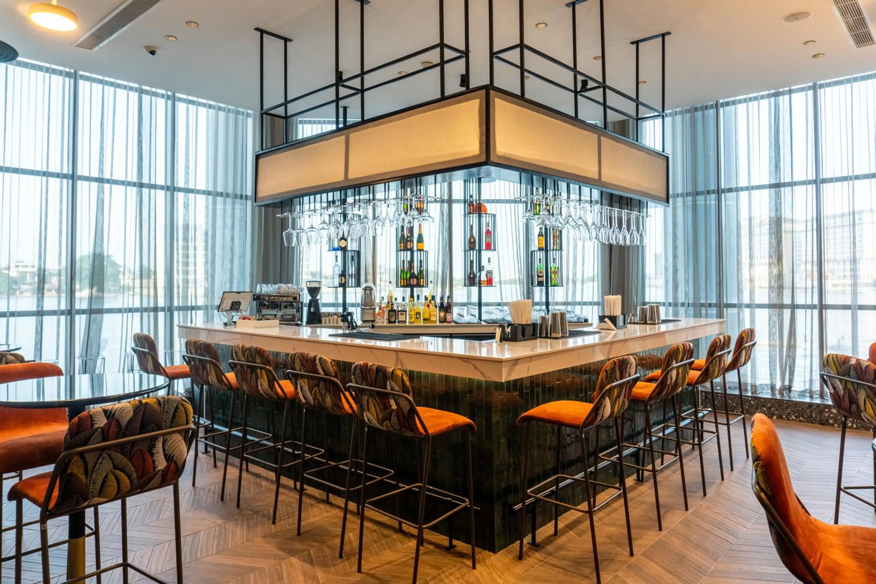 Restaurant/places to eat in Black Diamond Hotel