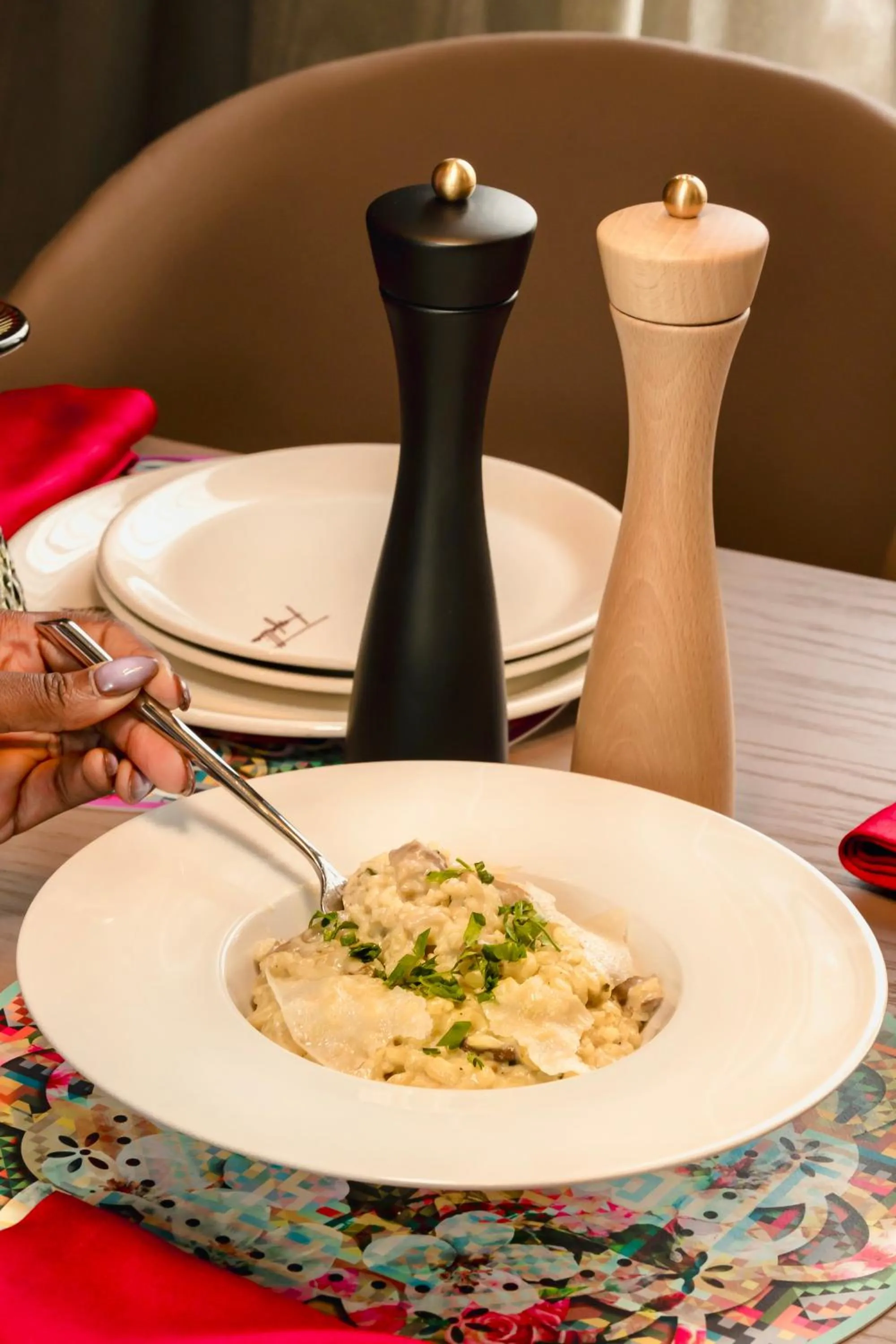 Restaurant/places to eat in Black Diamond Hotel