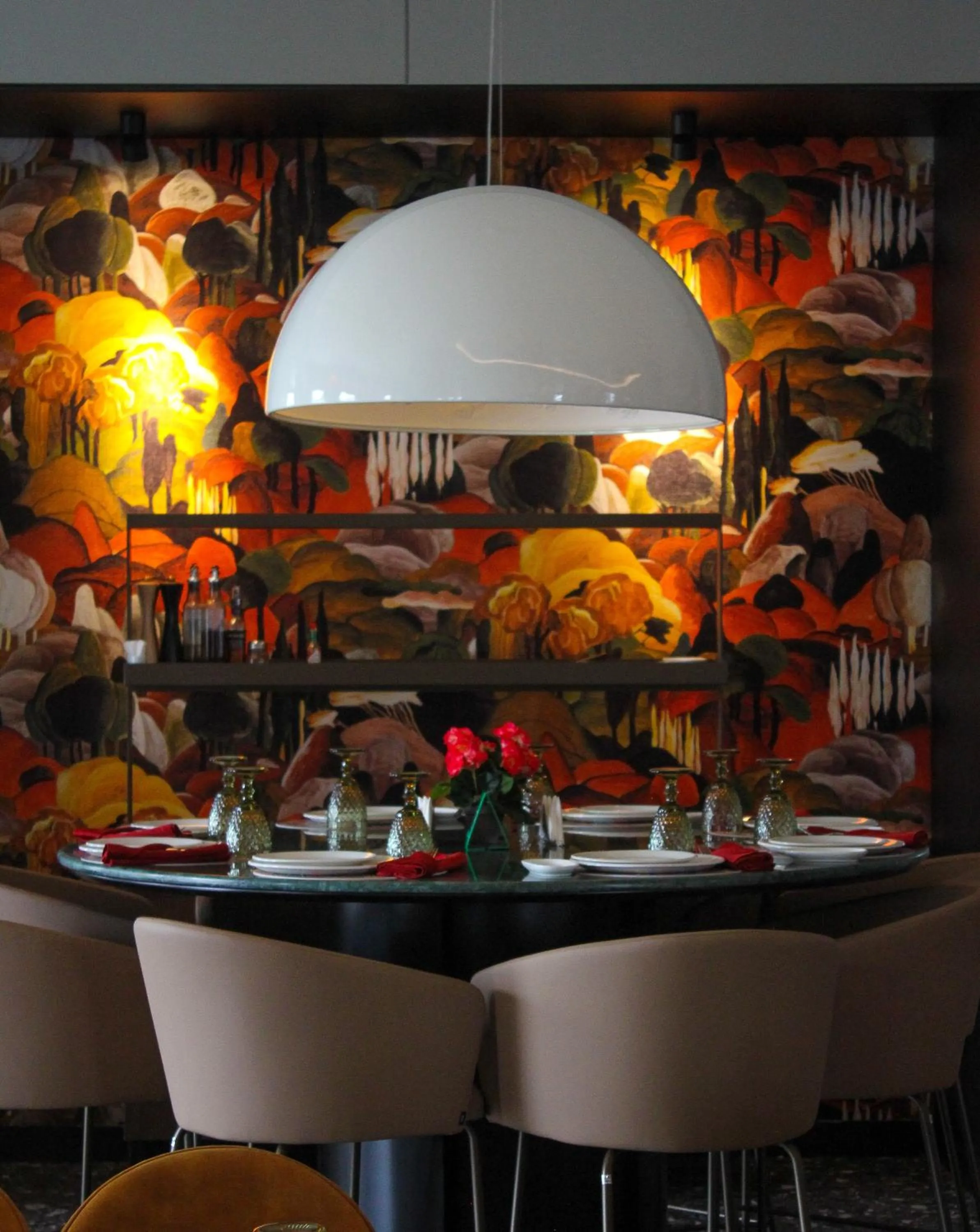 Restaurant/places to eat in Black Diamond Hotel