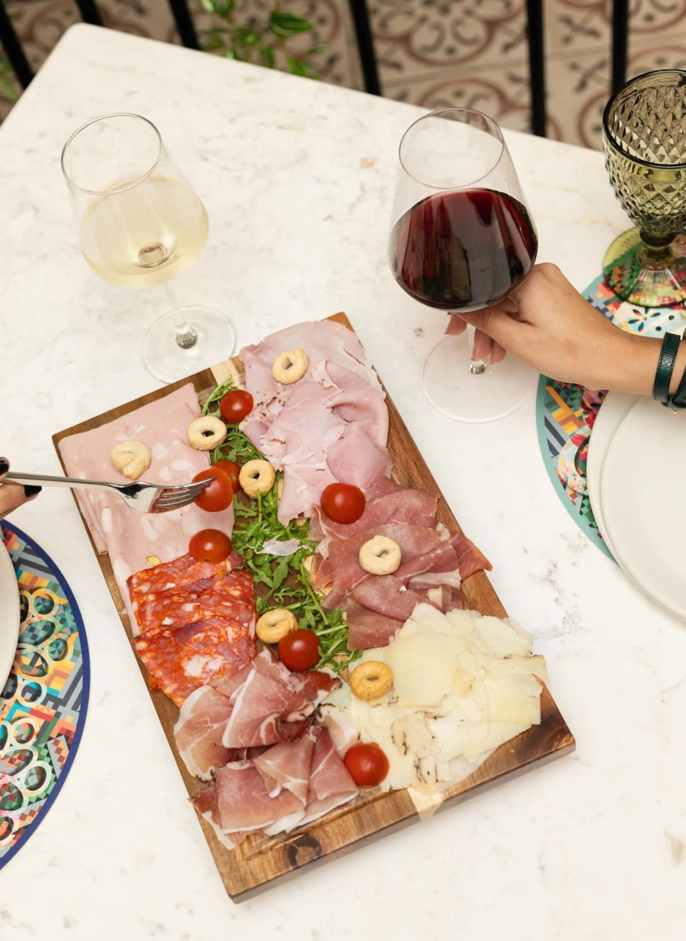 Restaurant/places to eat in Black Diamond Hotel