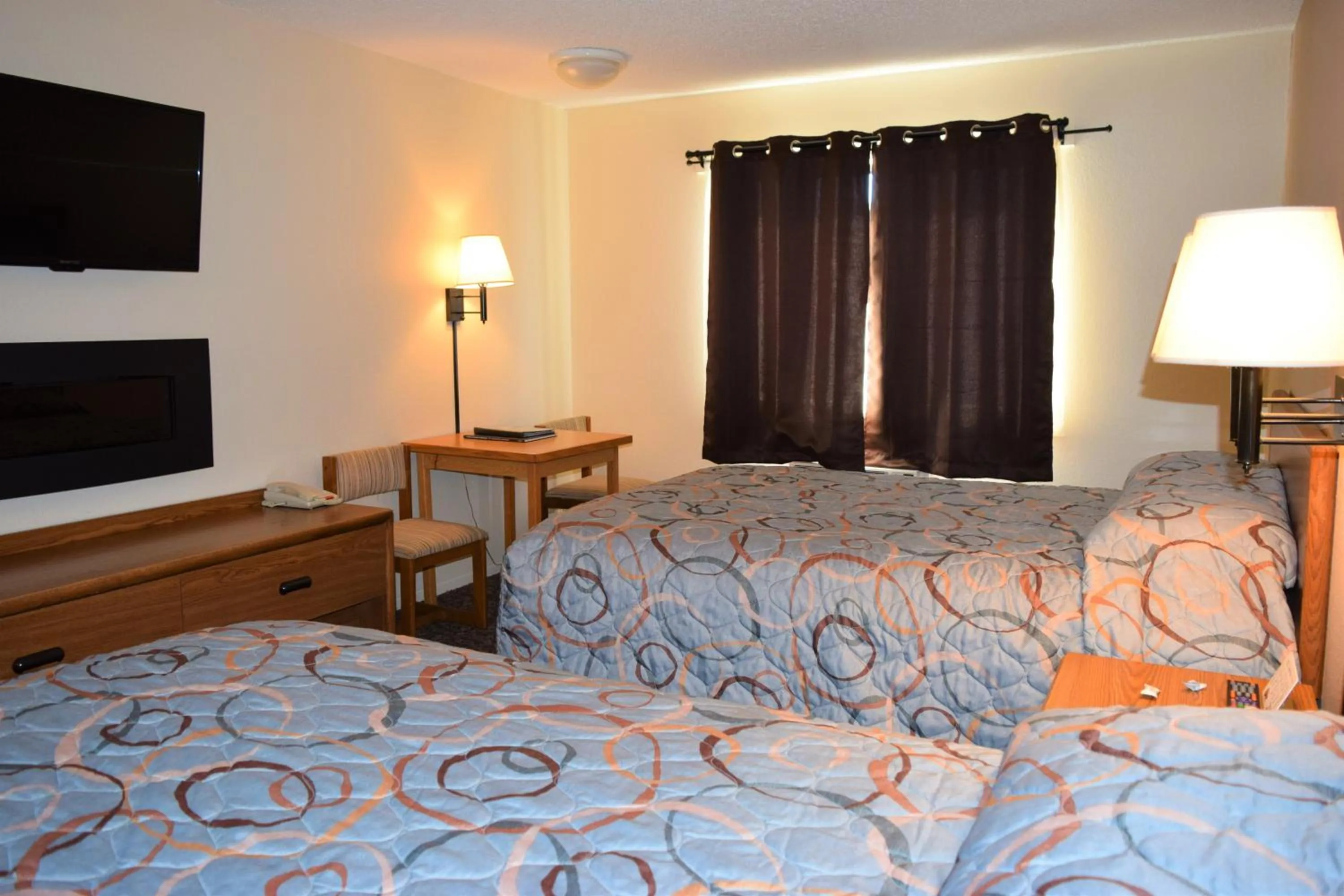 Photo of the whole room, Bed in Country Inn Libby