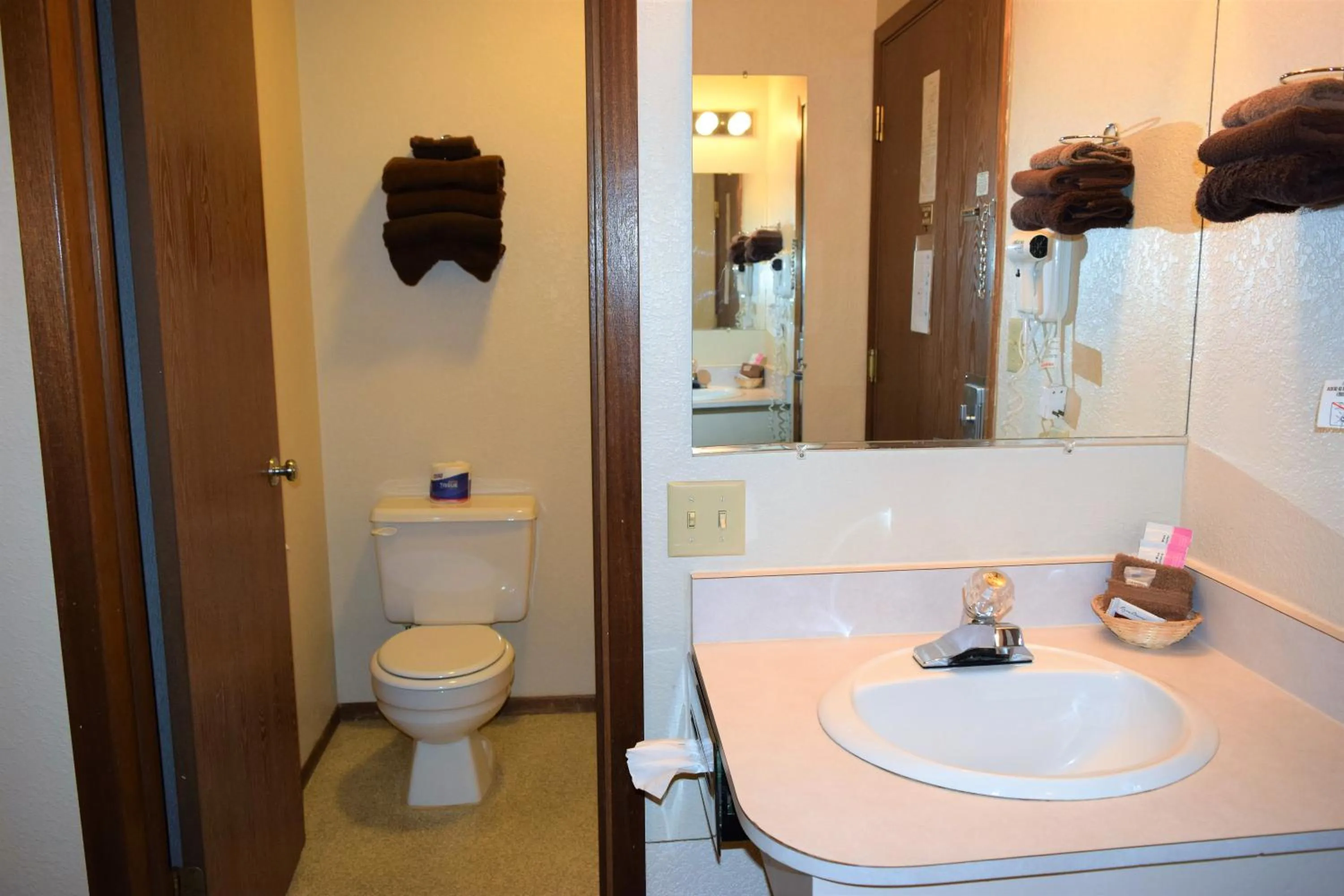 Bathroom in Country Inn Libby