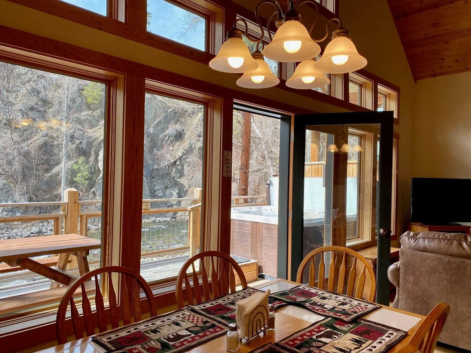 Hot Tub in River's Edge Resort