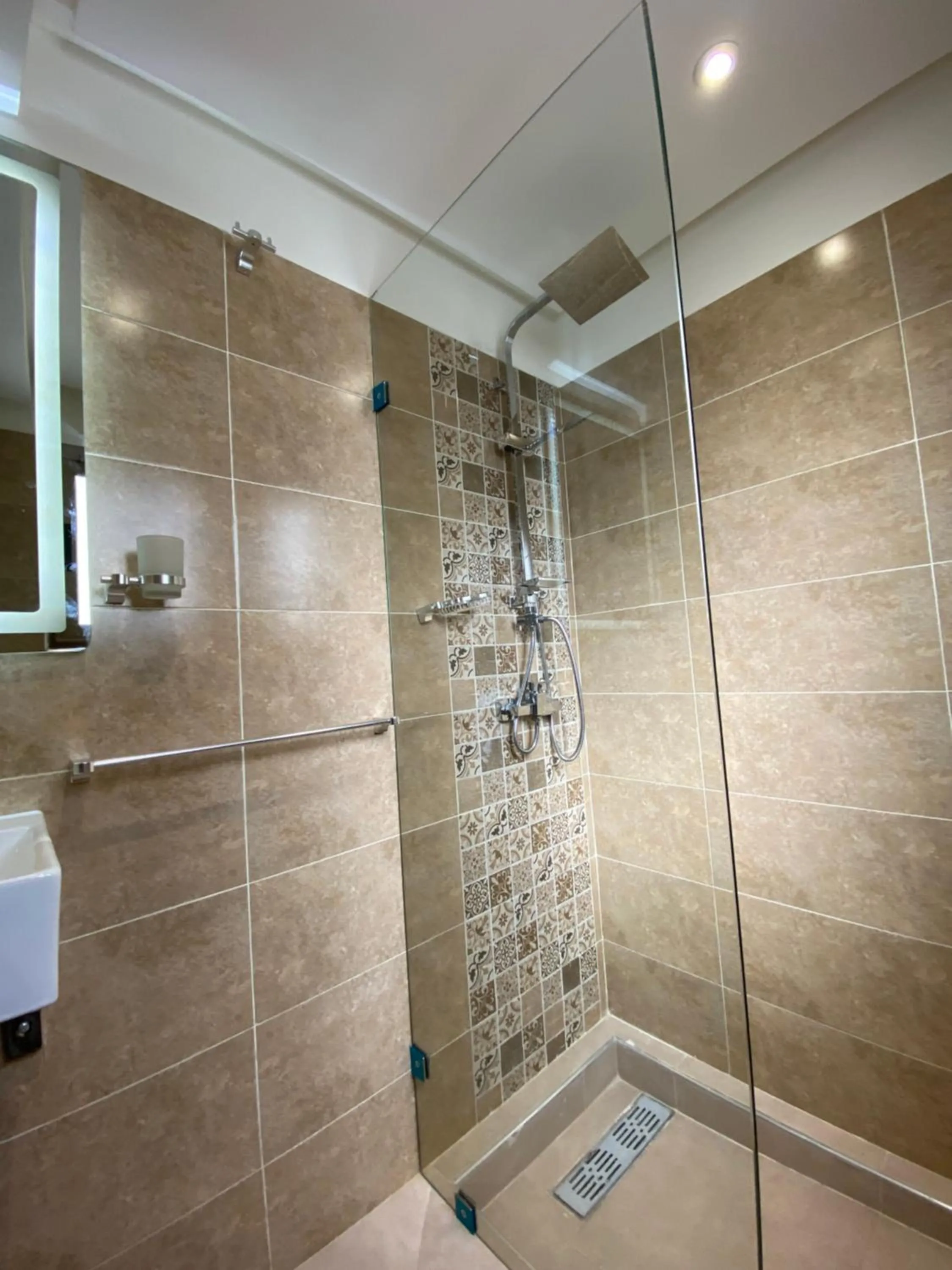 Shower in Riad Jbara 2