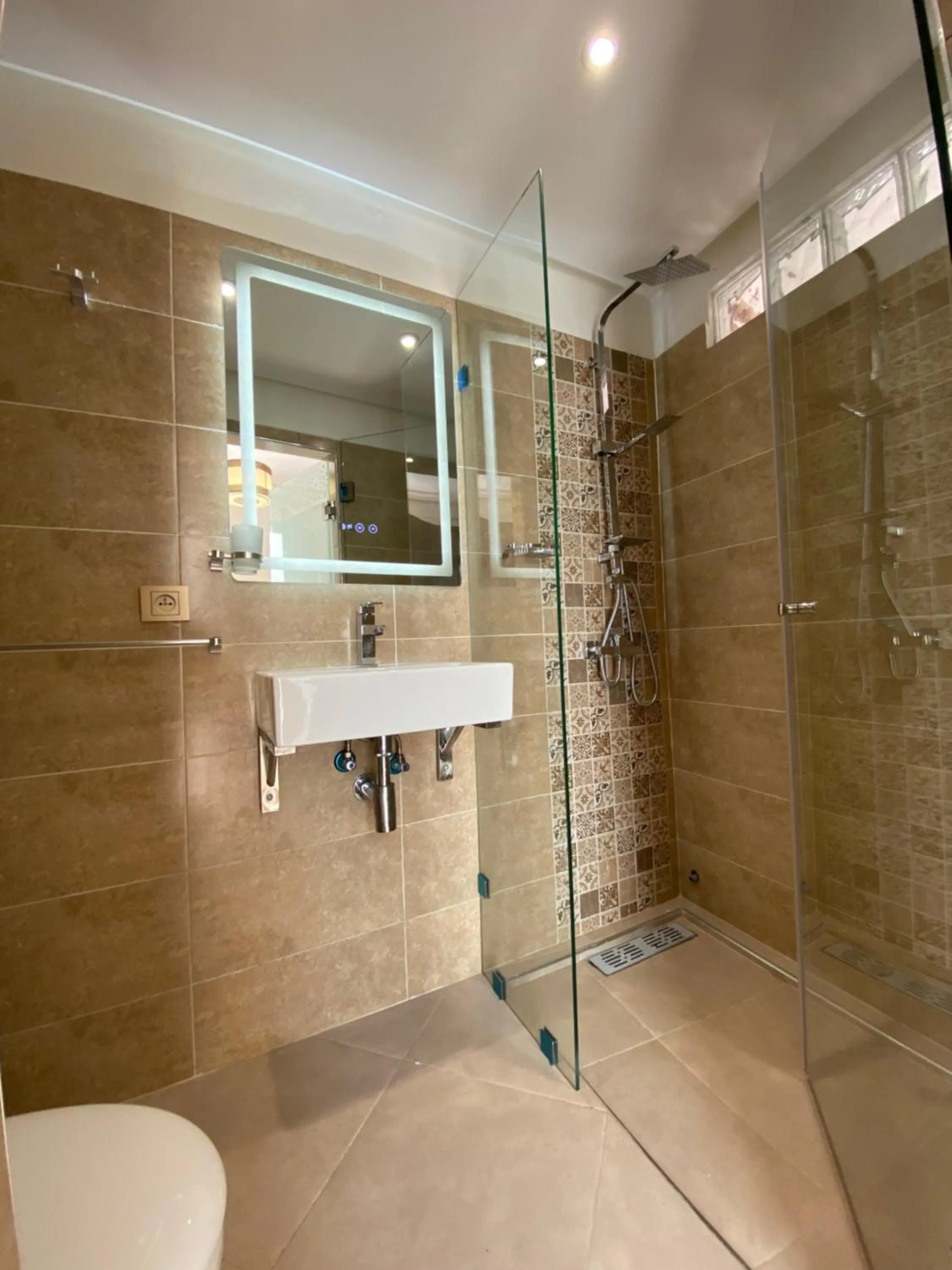 Shower in Riad Jbara 2