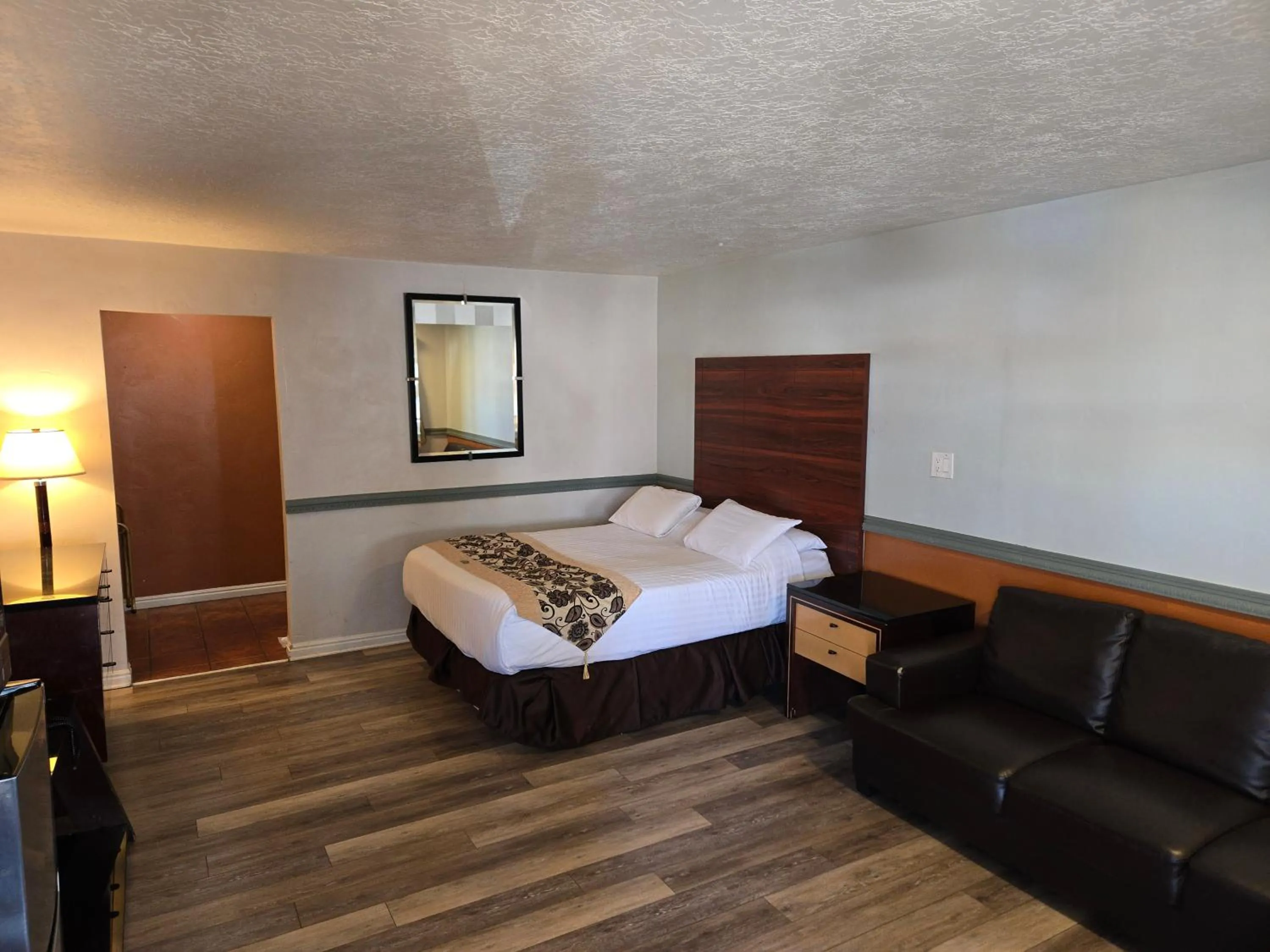 Bedroom, Bed in Sage Motel