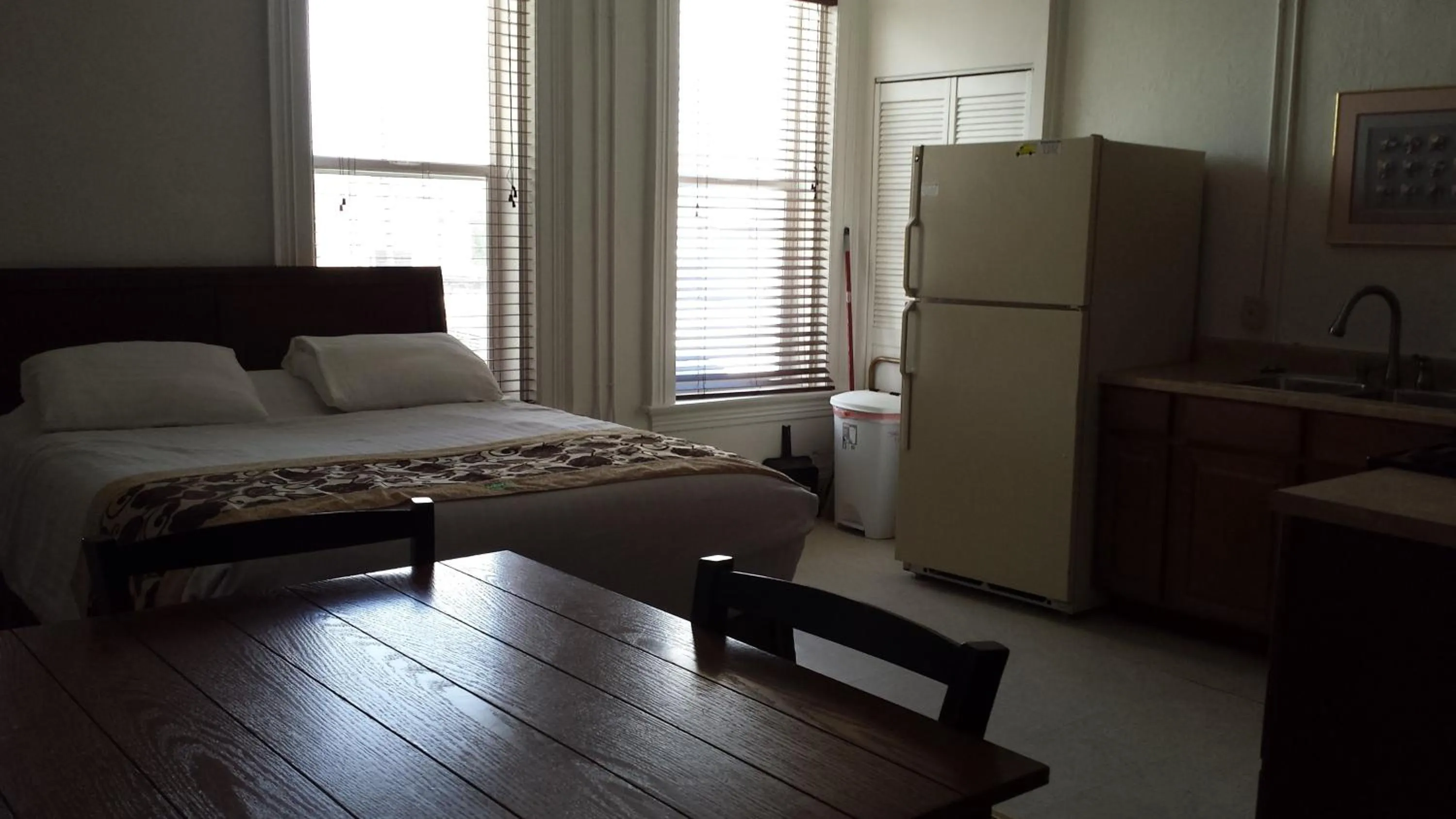 Photo of the whole room, Bed in Sage Motel