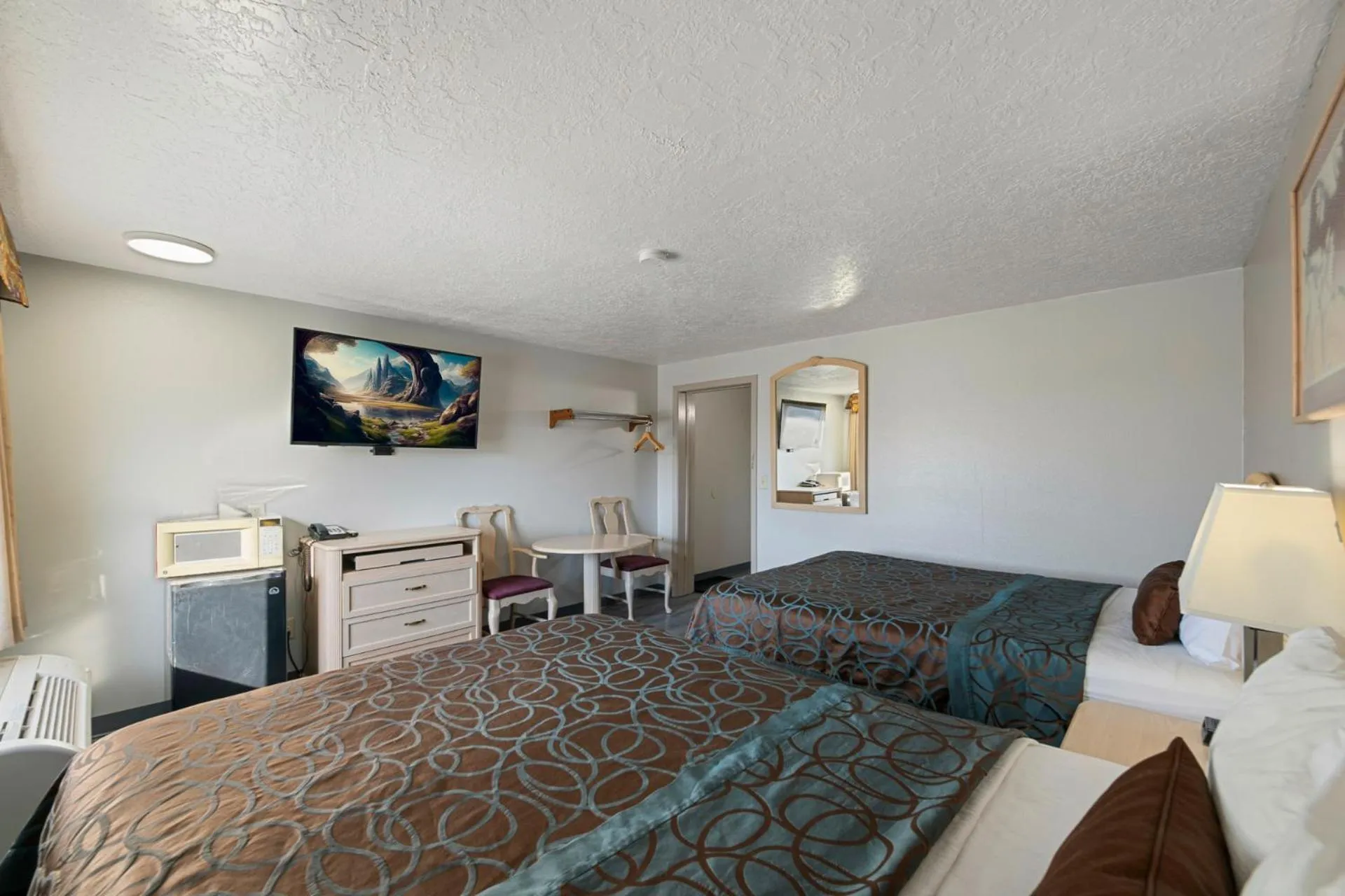 Bed in Budget Motel - Delta, Utah