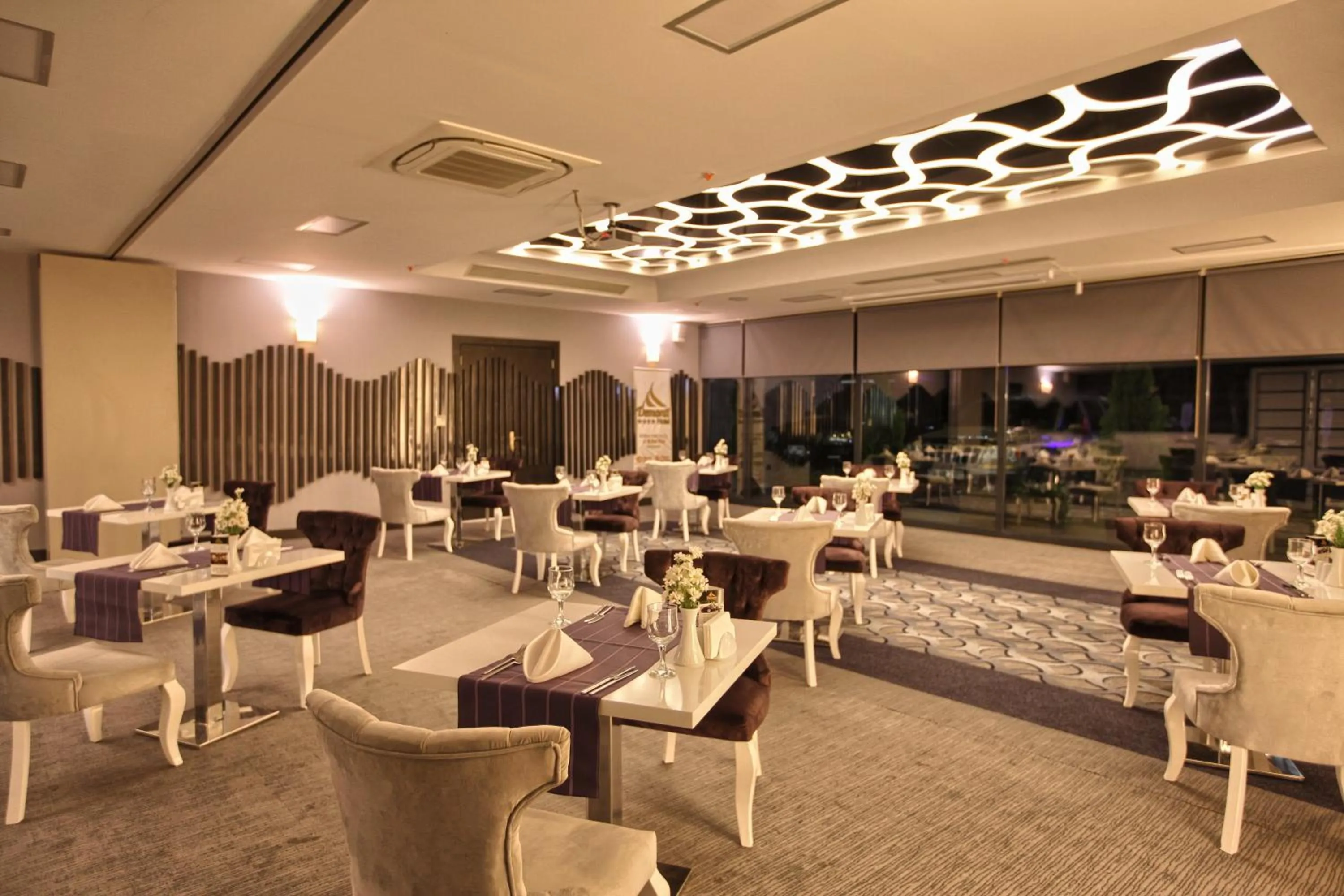 Restaurant/places to eat in Demonti Hotel