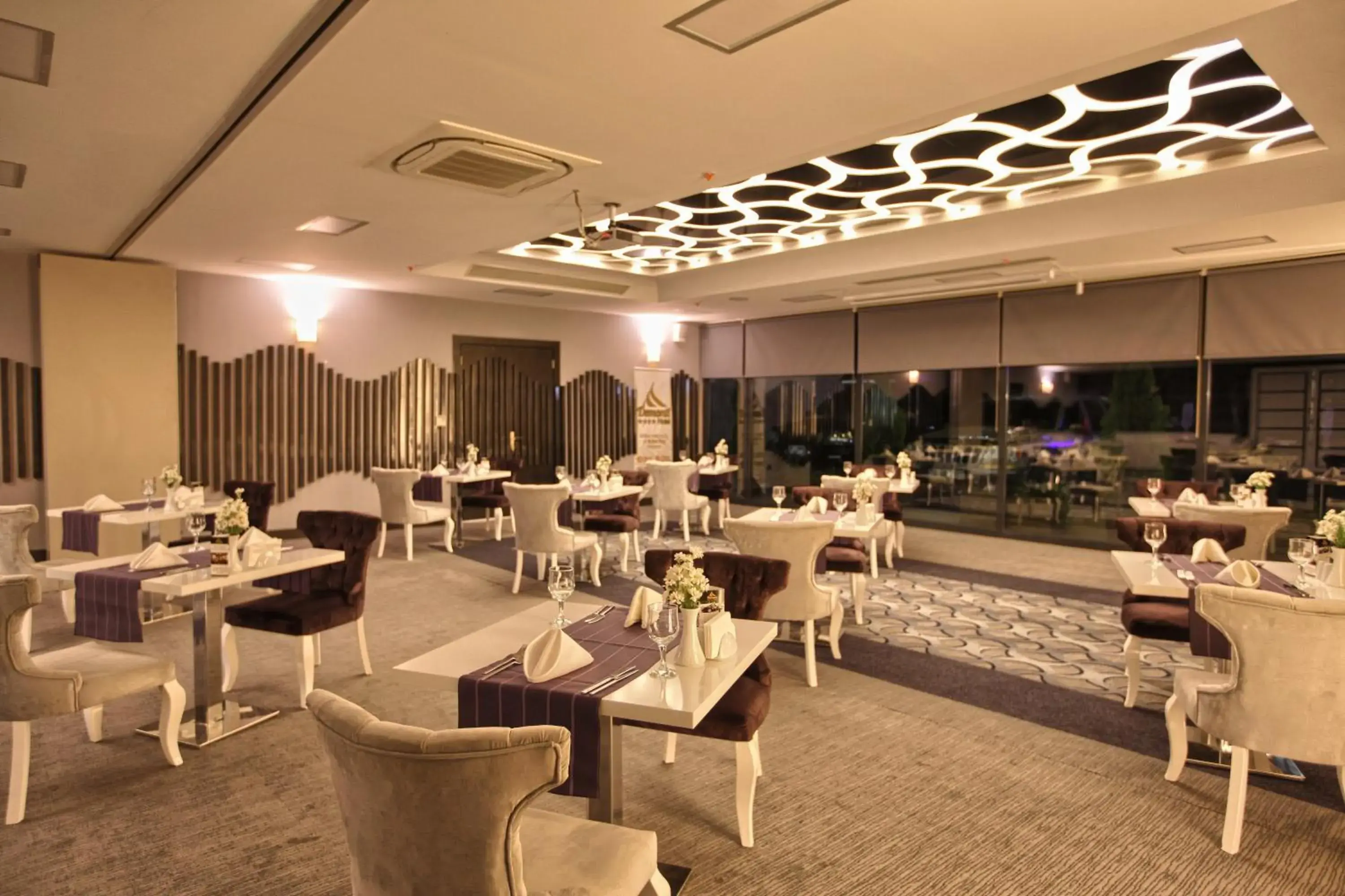 Restaurant/places to eat in Demonti Hotel Restaurant/places to eat in Demonti Hotel