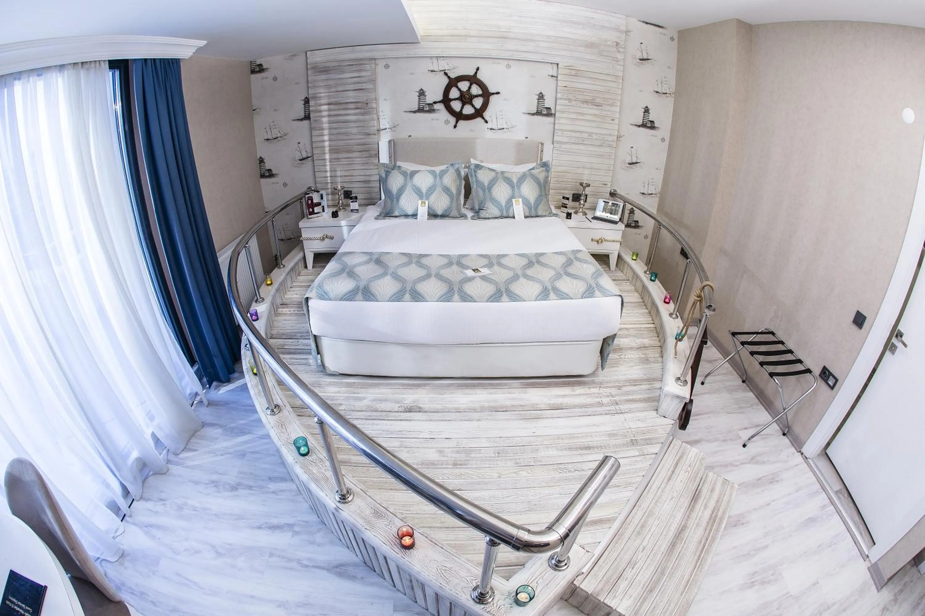 Photo of the whole room, Bed in Demonti Hotel