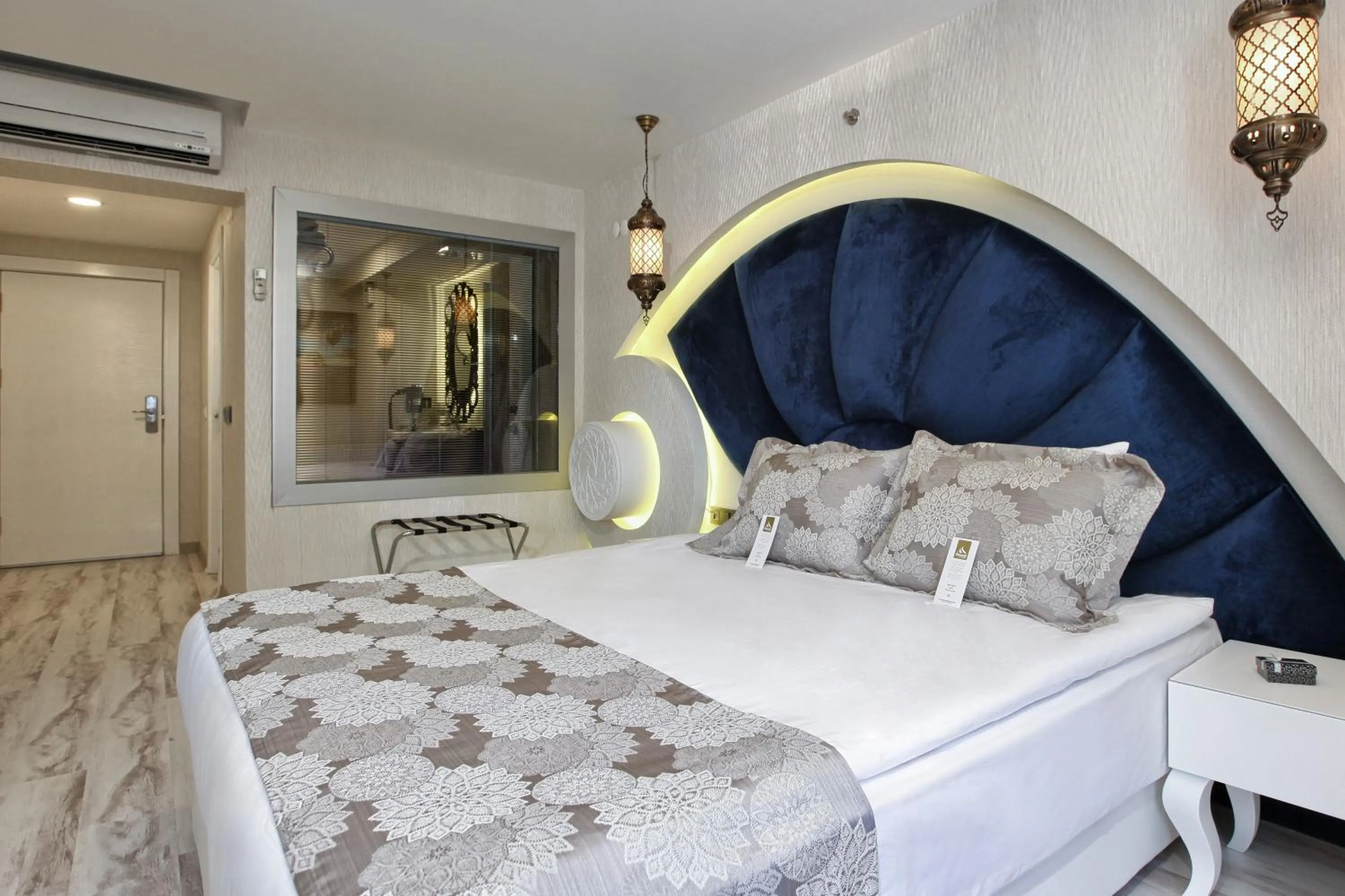 Bedroom, Bed in Demonti Hotel