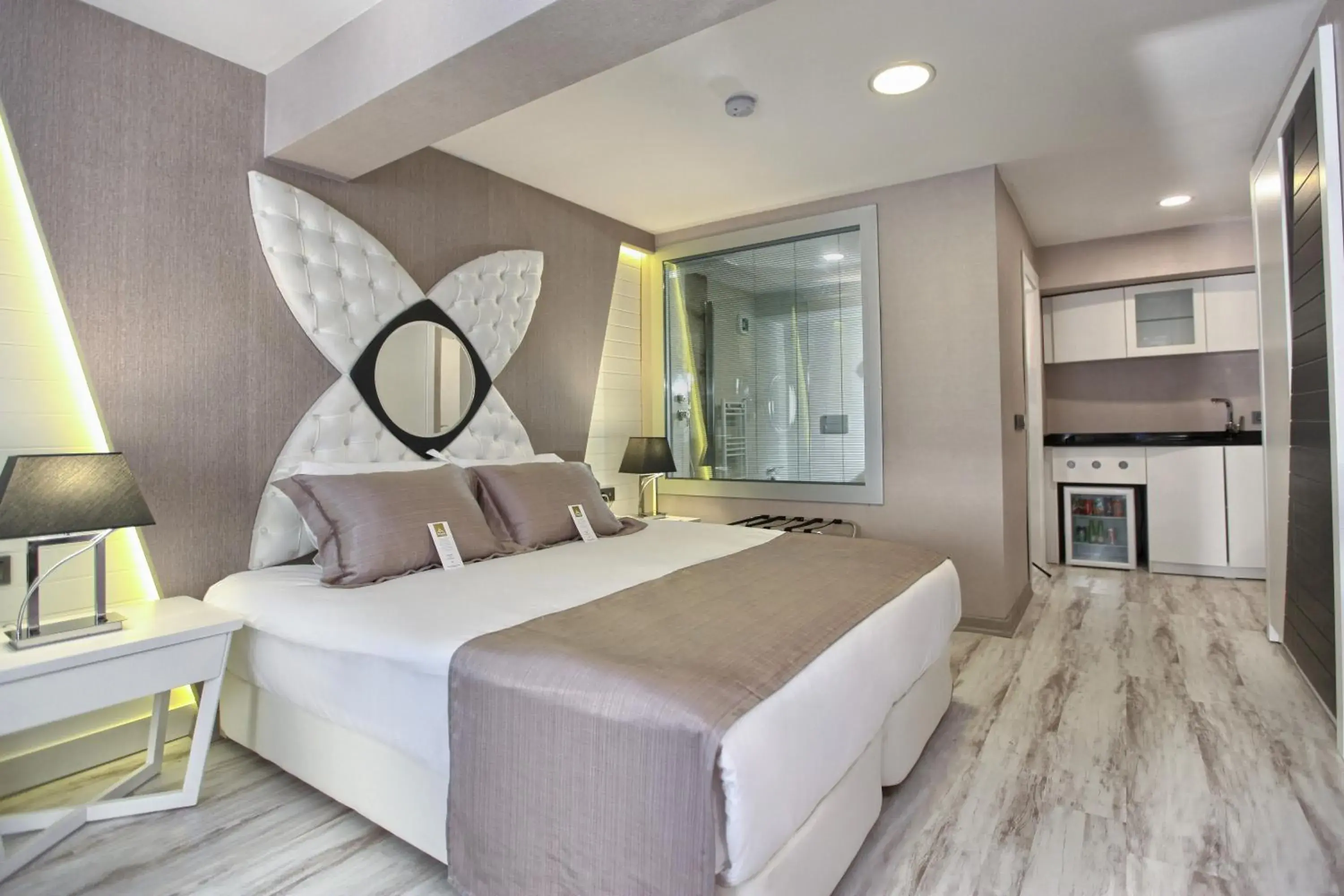 Bedroom, Bed in Demonti Hotel Bedroom, Bed in Demonti Hotel