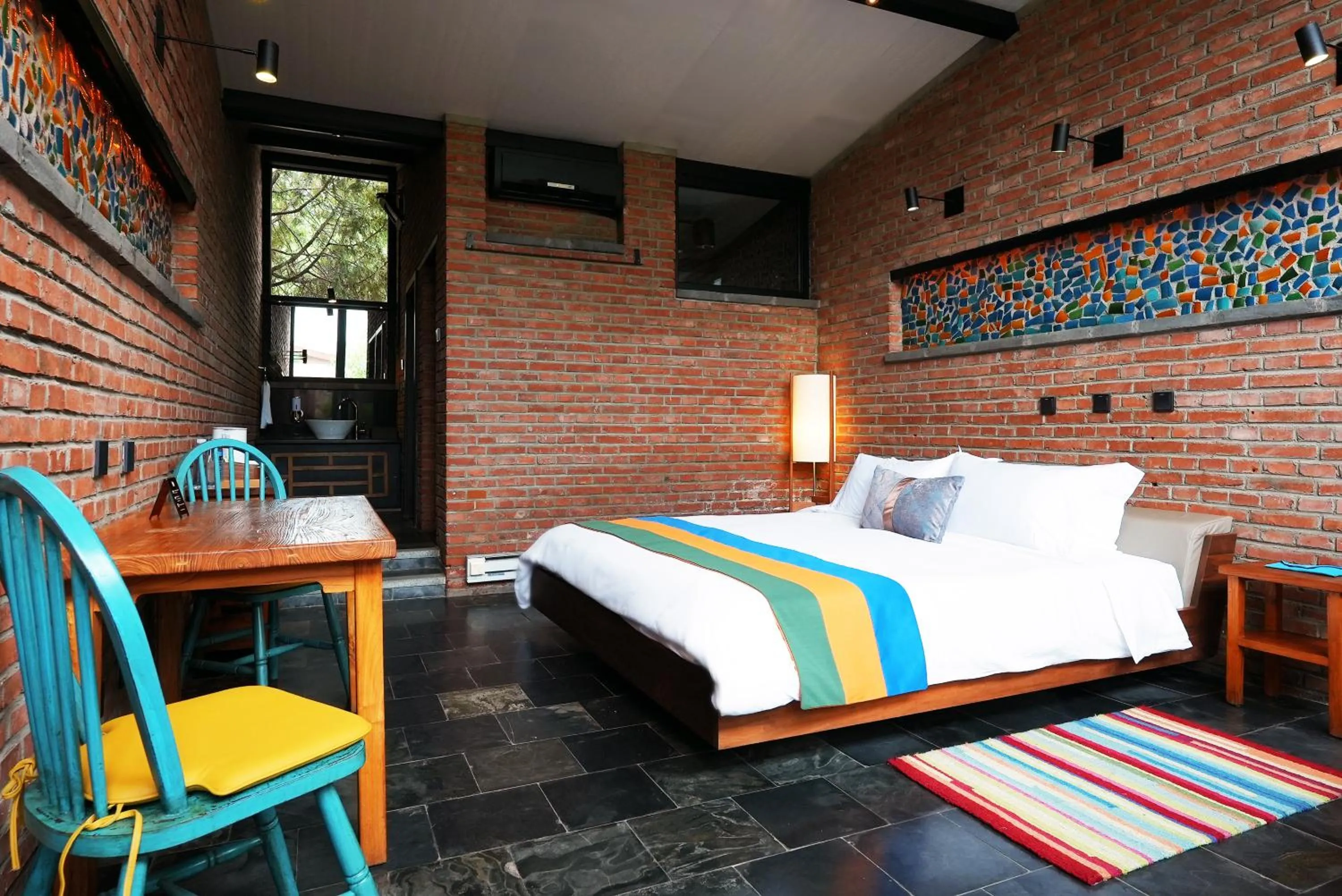 Bed in Brickyard Retreat at Mutianyu Great Wall Adjoin to Mutianyu Great Wall - Room with the View of Great Wall - Jacuzzi with the View of Great Wall - Vehicle Shuttle Service - International Catering - SPA& Nail Beauty Facilities