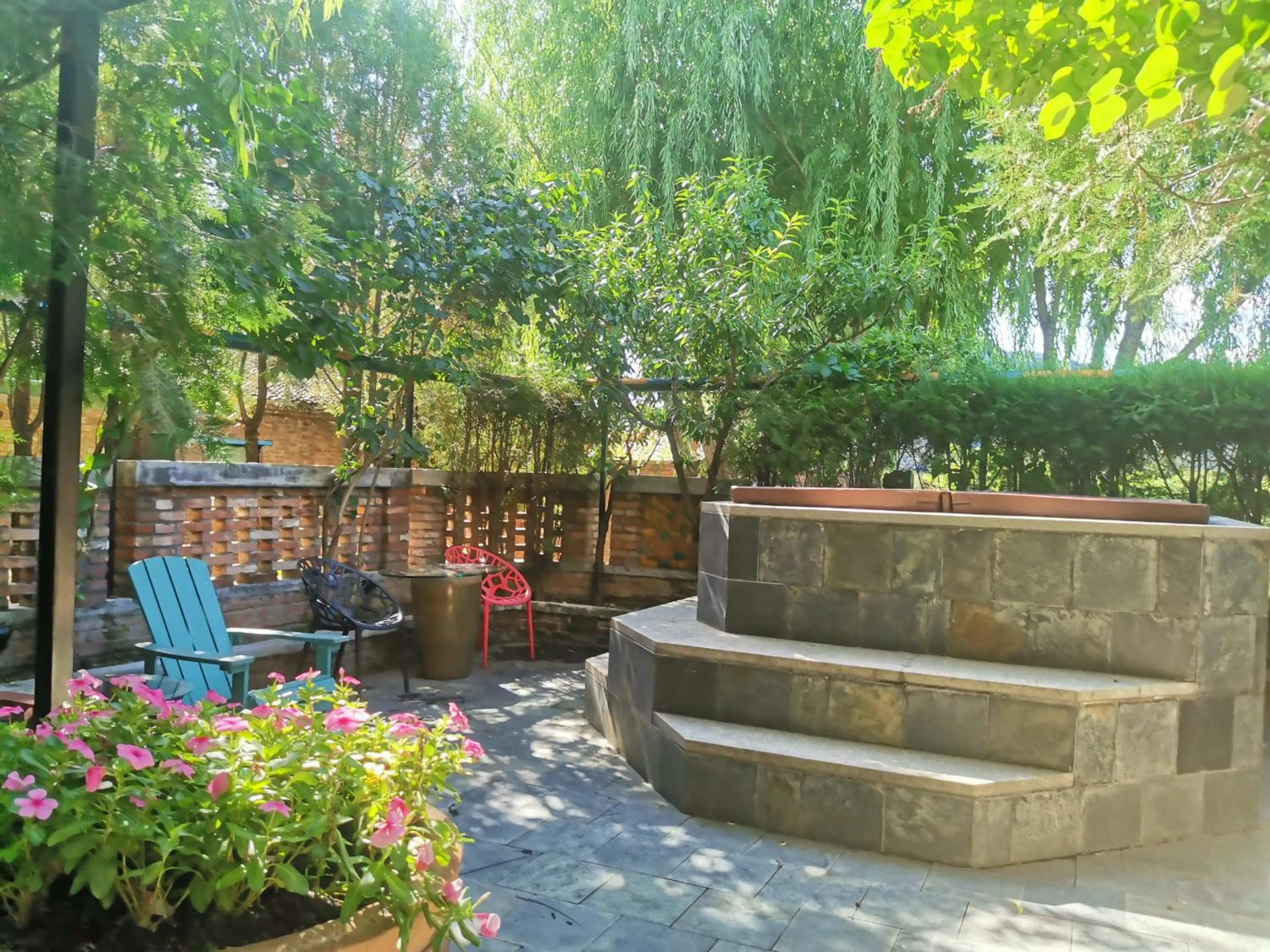 Hot Tub in Brickyard Retreat at Mutianyu Great Wall Adjoin to Mutianyu Great Wall - Room with the View of Great Wall - Jacuzzi with the View of Great Wall - Vehicle Shuttle Service - International Catering - SPA& Nail Beauty Facilities