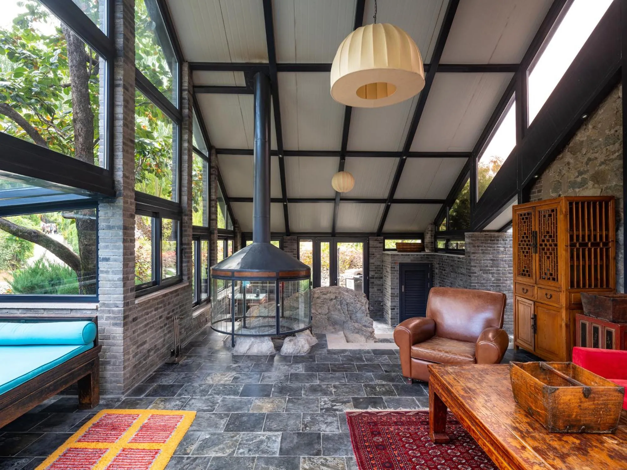 Living room in Brickyard Retreat at Mutianyu Great Wall Adjoin to Mutianyu Great Wall - Room with the View of Great Wall - Jacuzzi with the View of Great Wall - Vehicle Shuttle Service - International Catering - SPA& Nail Beauty Facilities