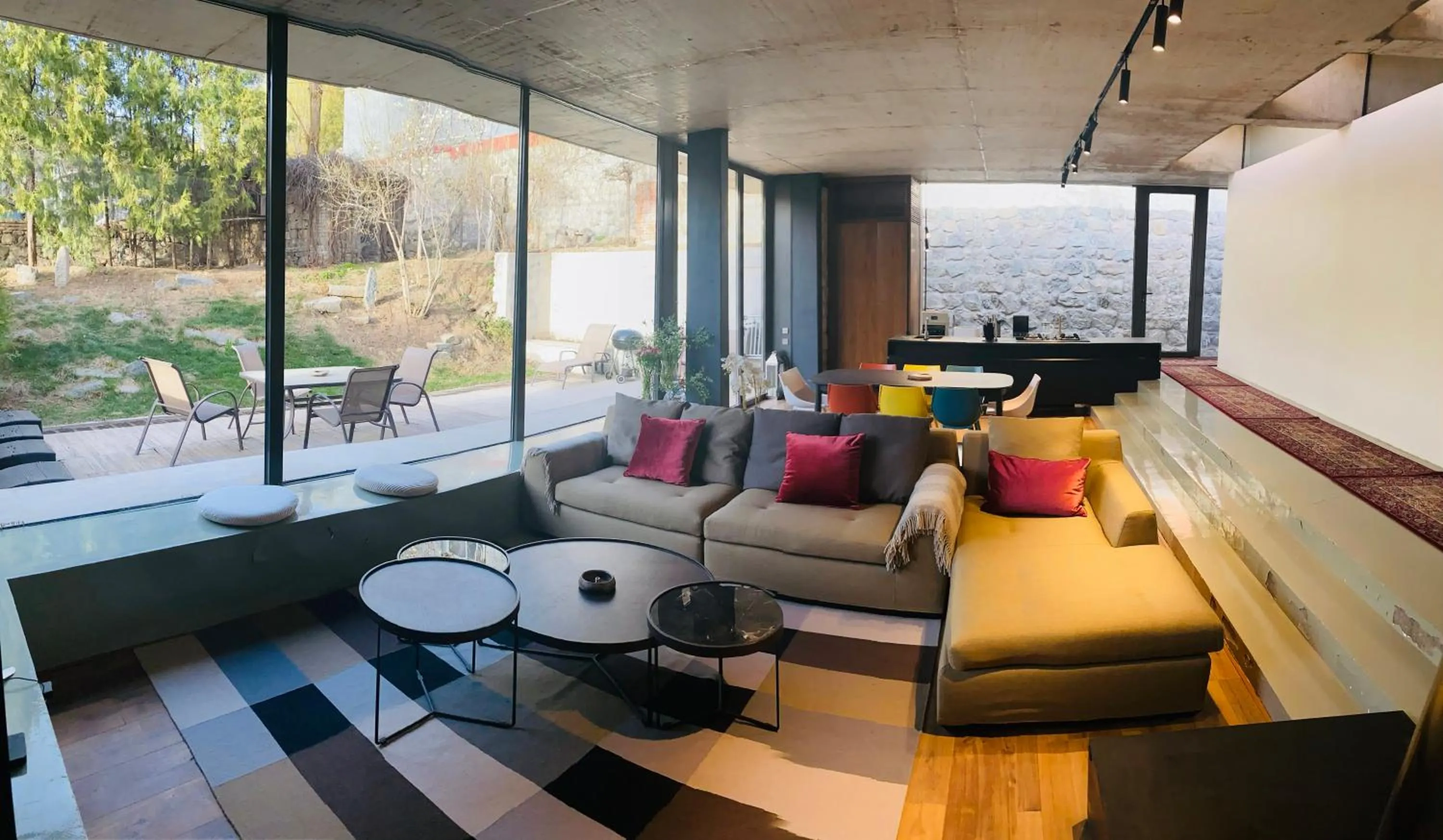 Living room in Brickyard Retreat at Mutianyu Great Wall Adjoin to Mutianyu Great Wall - Room with the View of Great Wall - Jacuzzi with the View of Great Wall - Vehicle Shuttle Service - International Catering - SPA& Nail Beauty Facilities