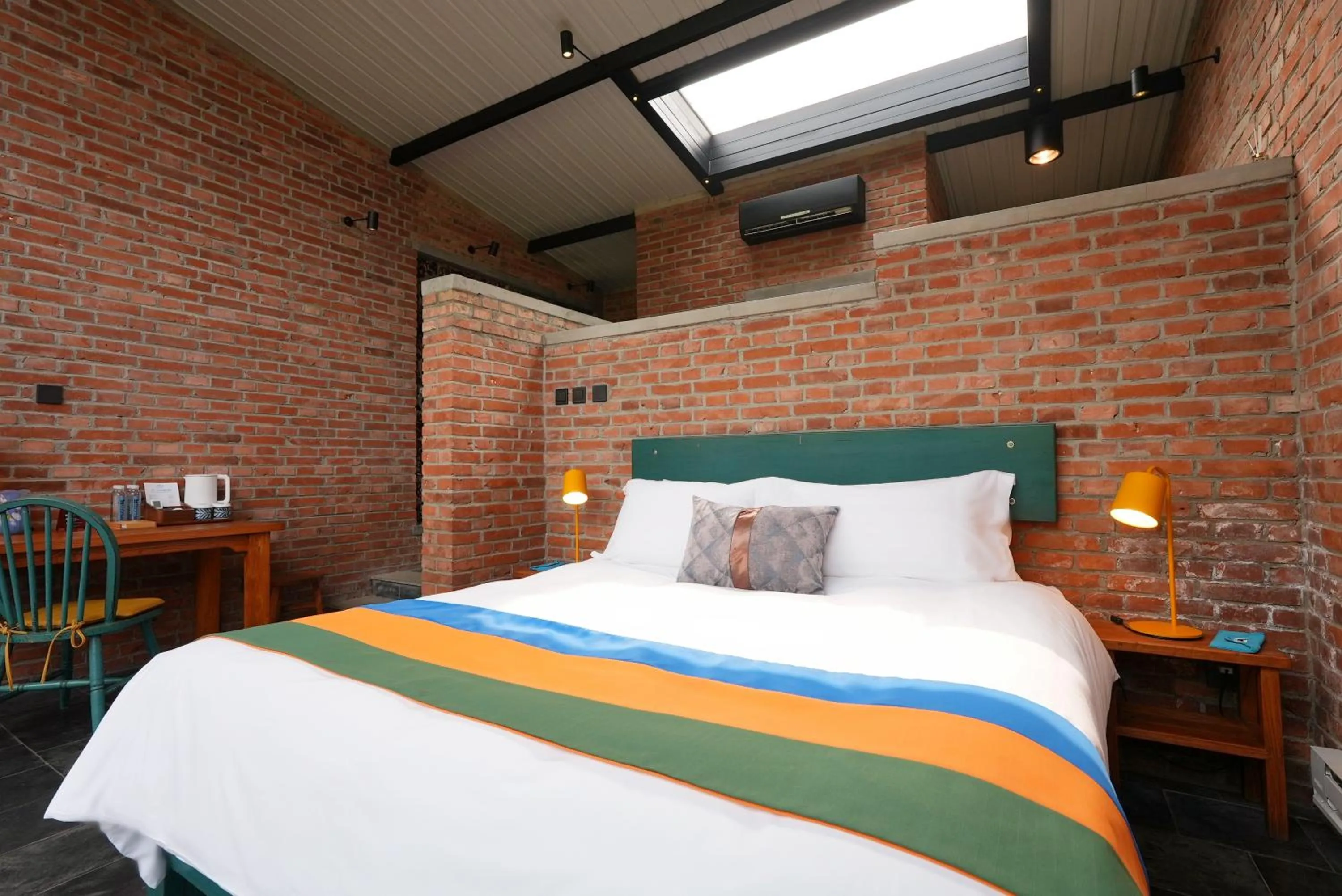 Bed in Brickyard Retreat at Mutianyu Great Wall Adjoin to Mutianyu Great Wall - Room with the View of Great Wall - Jacuzzi with the View of Great Wall - Vehicle Shuttle Service - International Catering - SPA& Nail Beauty Facilities