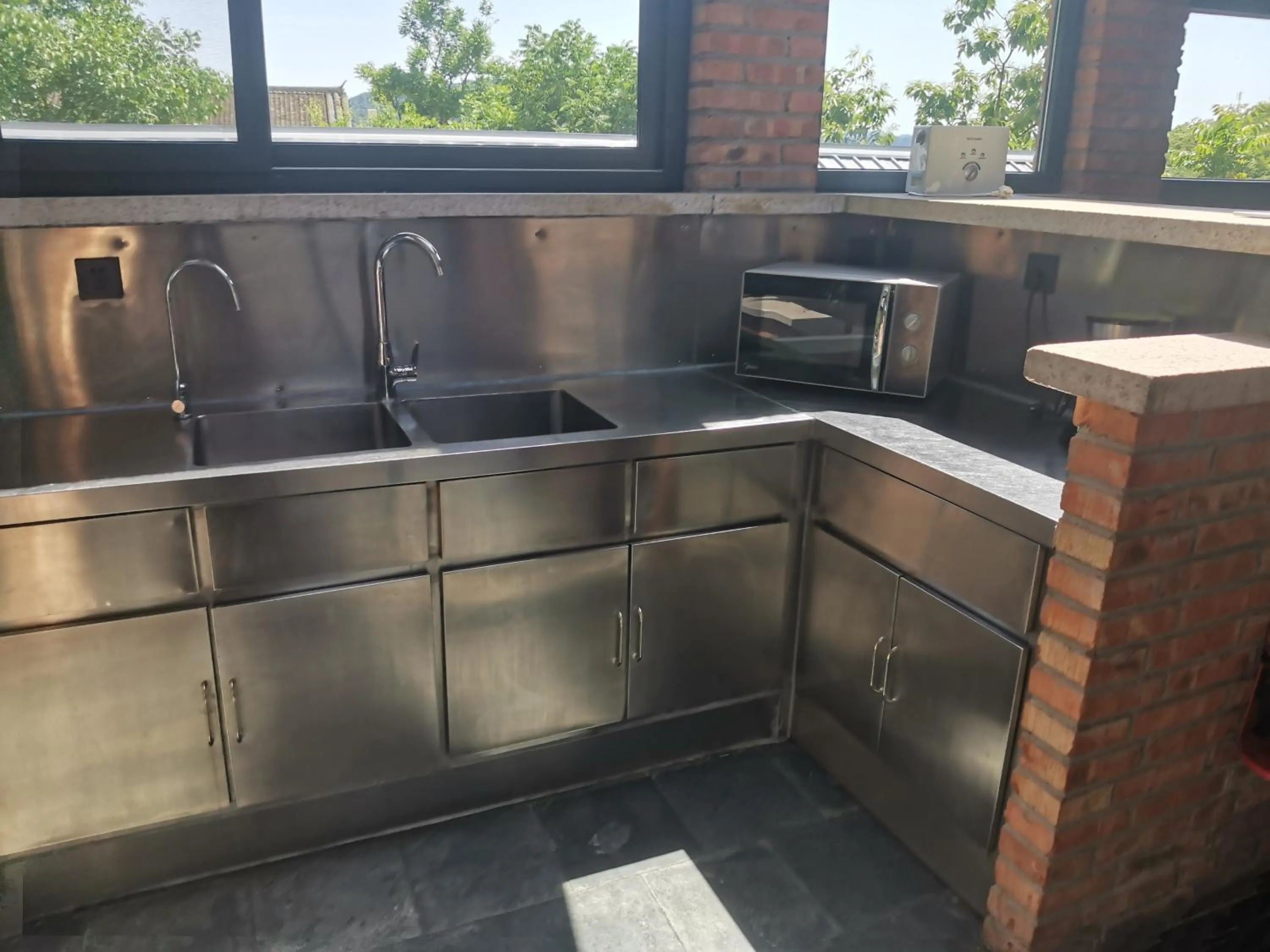 Kitchen or kitchenette in Brickyard Retreat at Mutianyu Great Wall Adjoin to Mutianyu Great Wall - Room with the View of Great Wall - Jacuzzi with the View of Great Wall - Vehicle Shuttle Service - International Catering - SPA& Nail Beauty Facilities