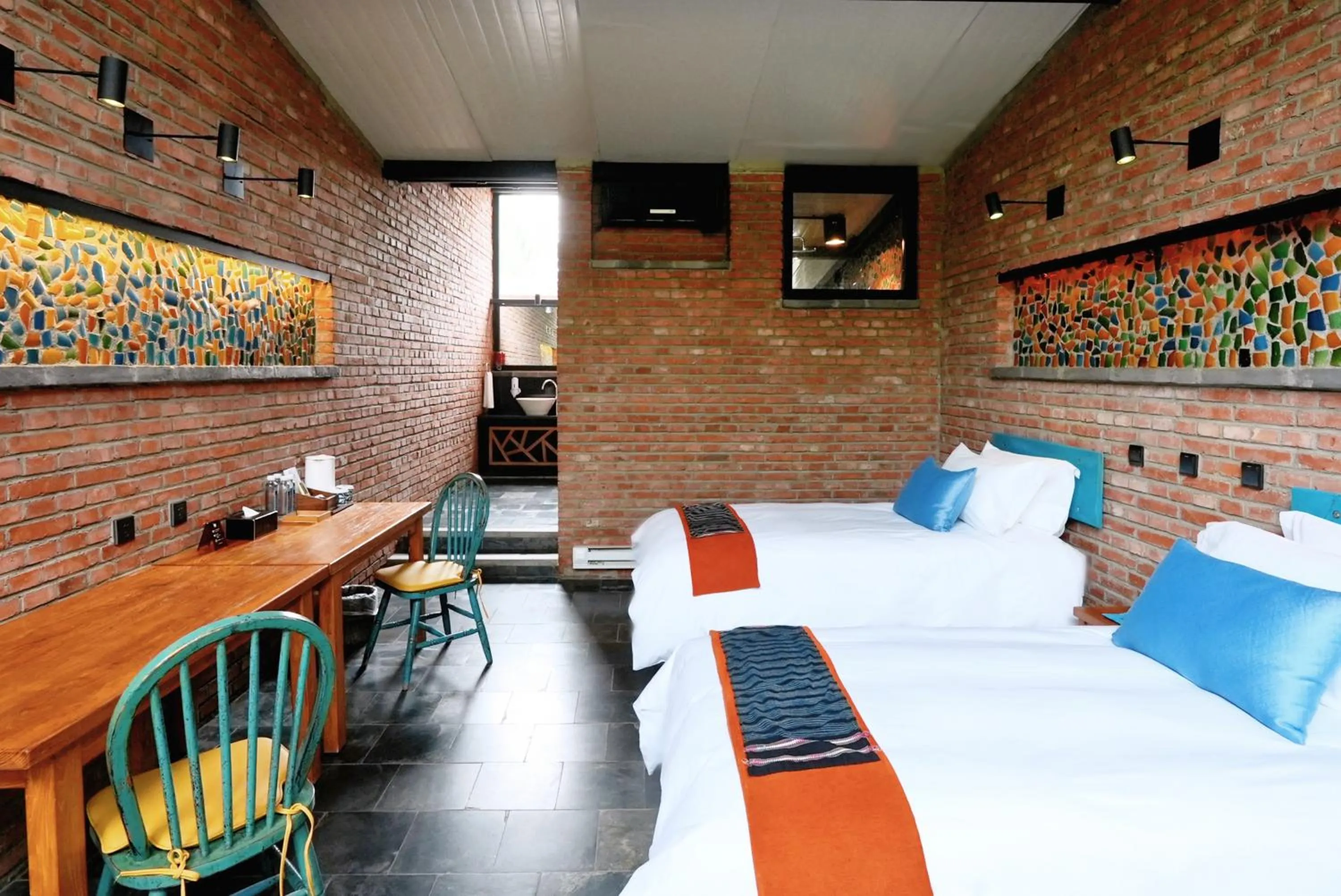 Bed in Brickyard Retreat at Mutianyu Great Wall Adjoin to Mutianyu Great Wall - Room with the View of Great Wall - Jacuzzi with the View of Great Wall - Vehicle Shuttle Service - International Catering - SPA& Nail Beauty Facilities