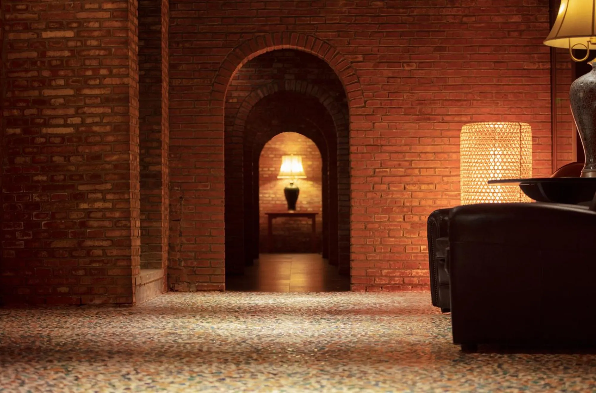 Night in Brickyard Retreat at Mutianyu Great Wall Adjoin to Mutianyu Great Wall - Room with the View of Great Wall - Jacuzzi with the View of Great Wall - Vehicle Shuttle Service - International Catering - SPA& Nail Beauty Facilities