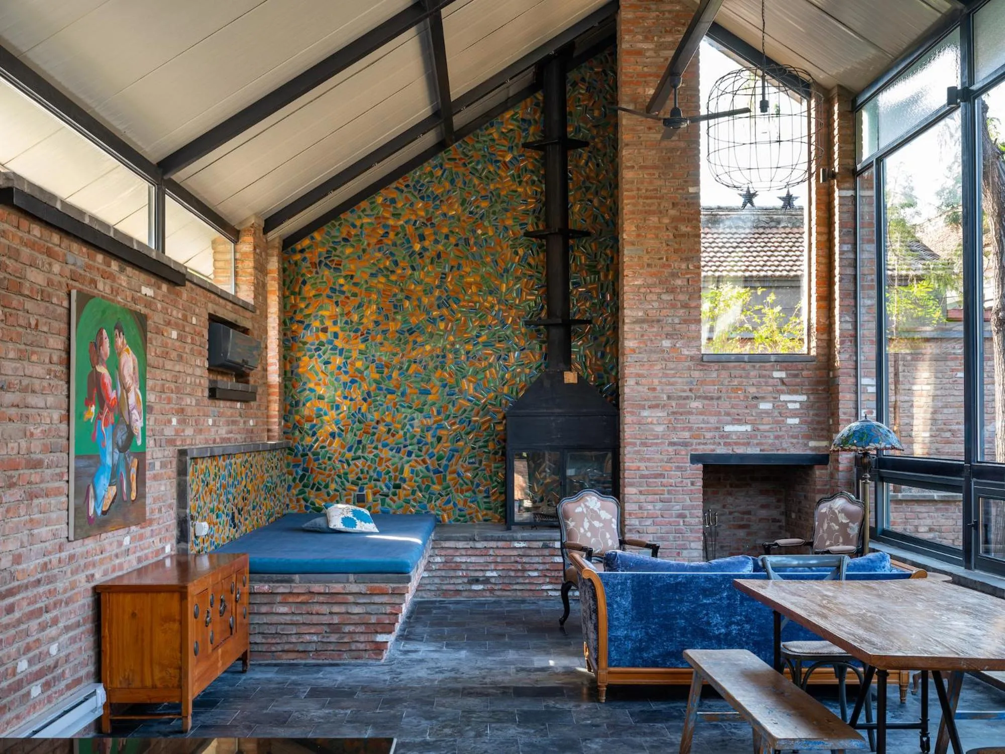 Living room in Brickyard Retreat at Mutianyu Great Wall Adjoin to Mutianyu Great Wall - Room with the View of Great Wall - Jacuzzi with the View of Great Wall - Vehicle Shuttle Service - International Catering - SPA& Nail Beauty Facilities