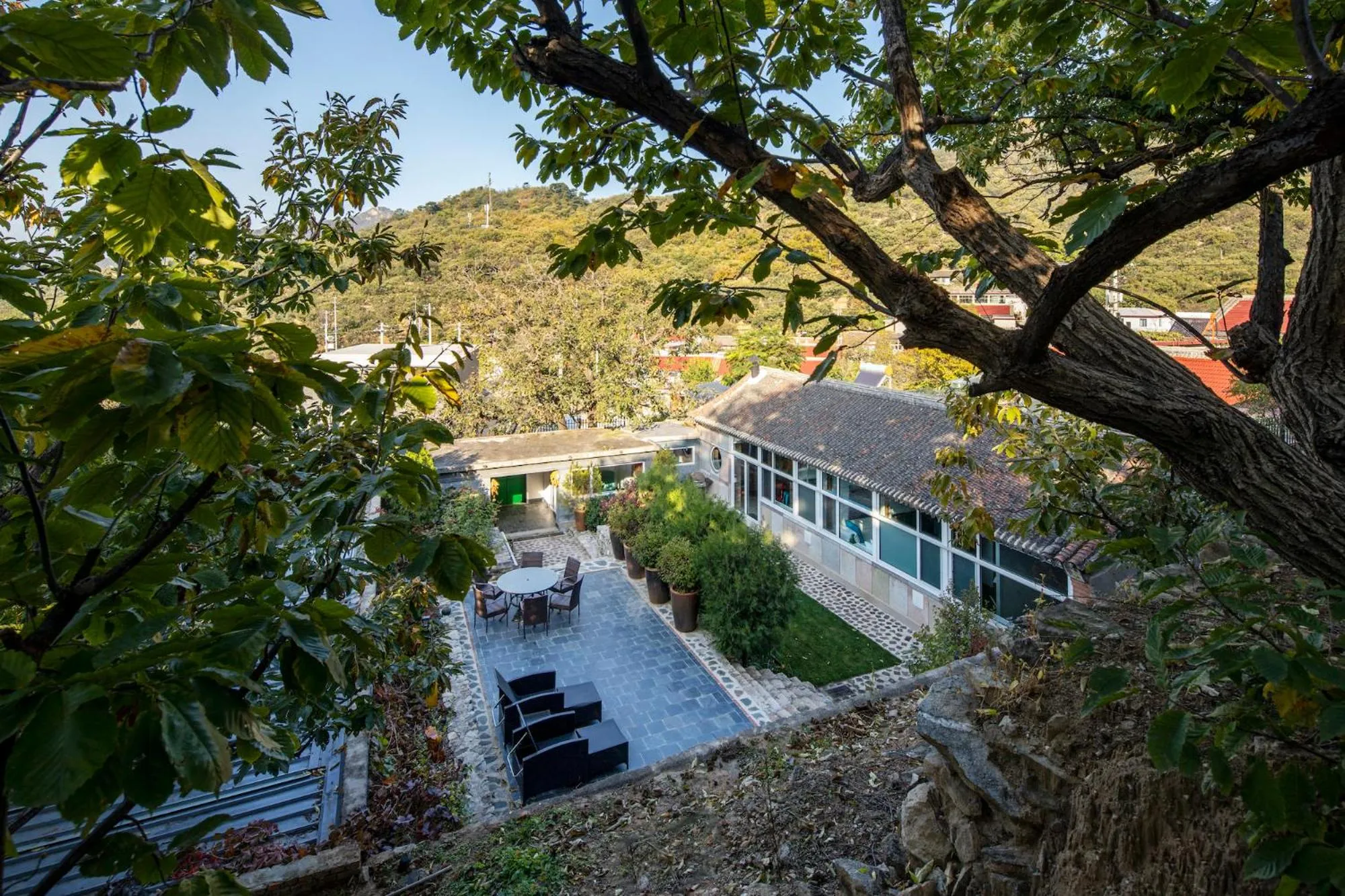 Property building in Brickyard Retreat at Mutianyu Great Wall Adjoin to Mutianyu Great Wall - Room with the View of Great Wall - Jacuzzi with the View of Great Wall - Vehicle Shuttle Service - International Catering - SPA& Nail Beauty Facilities