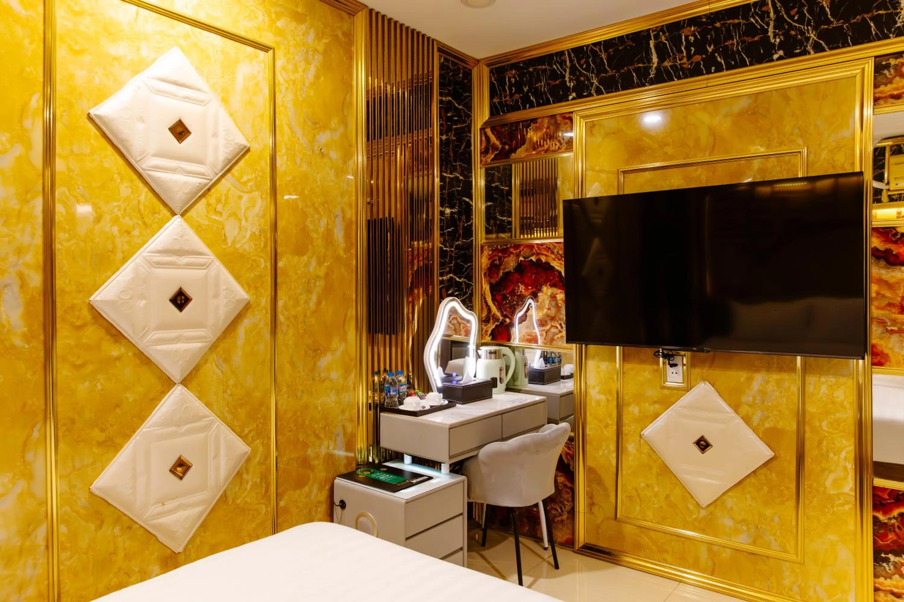 Photo of the whole room in Boss Palace Hotel