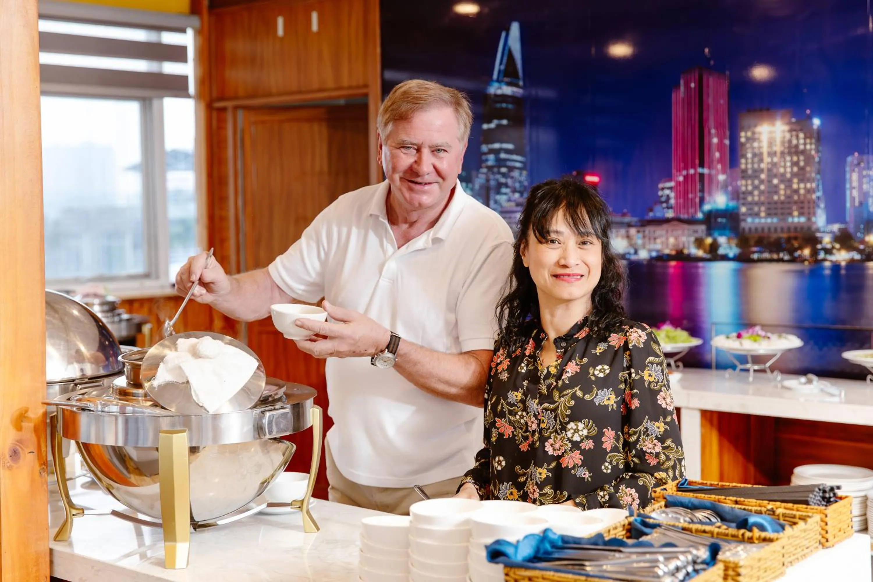 Restaurant/places to eat in Boss Palace Hotel