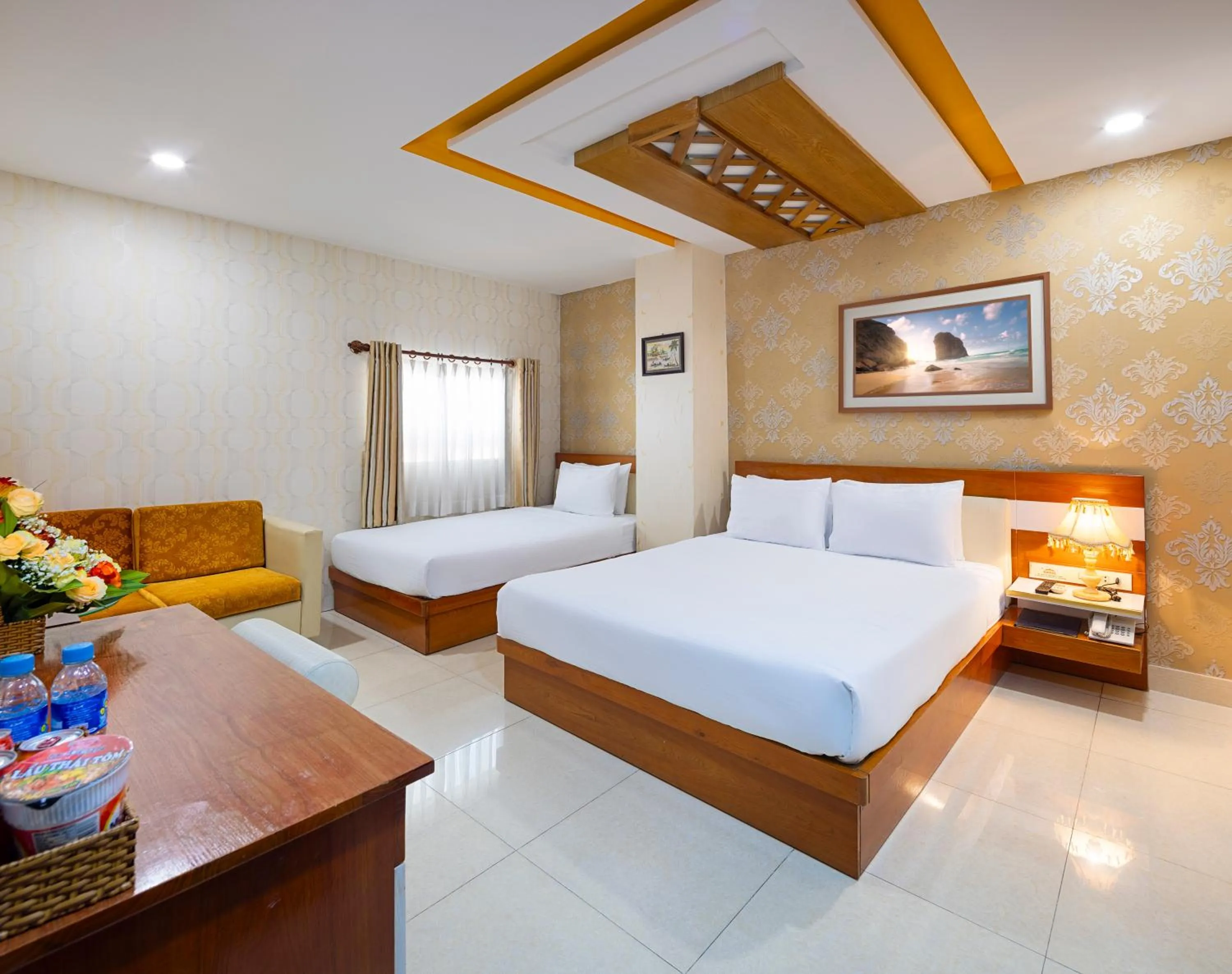 Photo of the whole room, Bed in Boss Palace Hotel