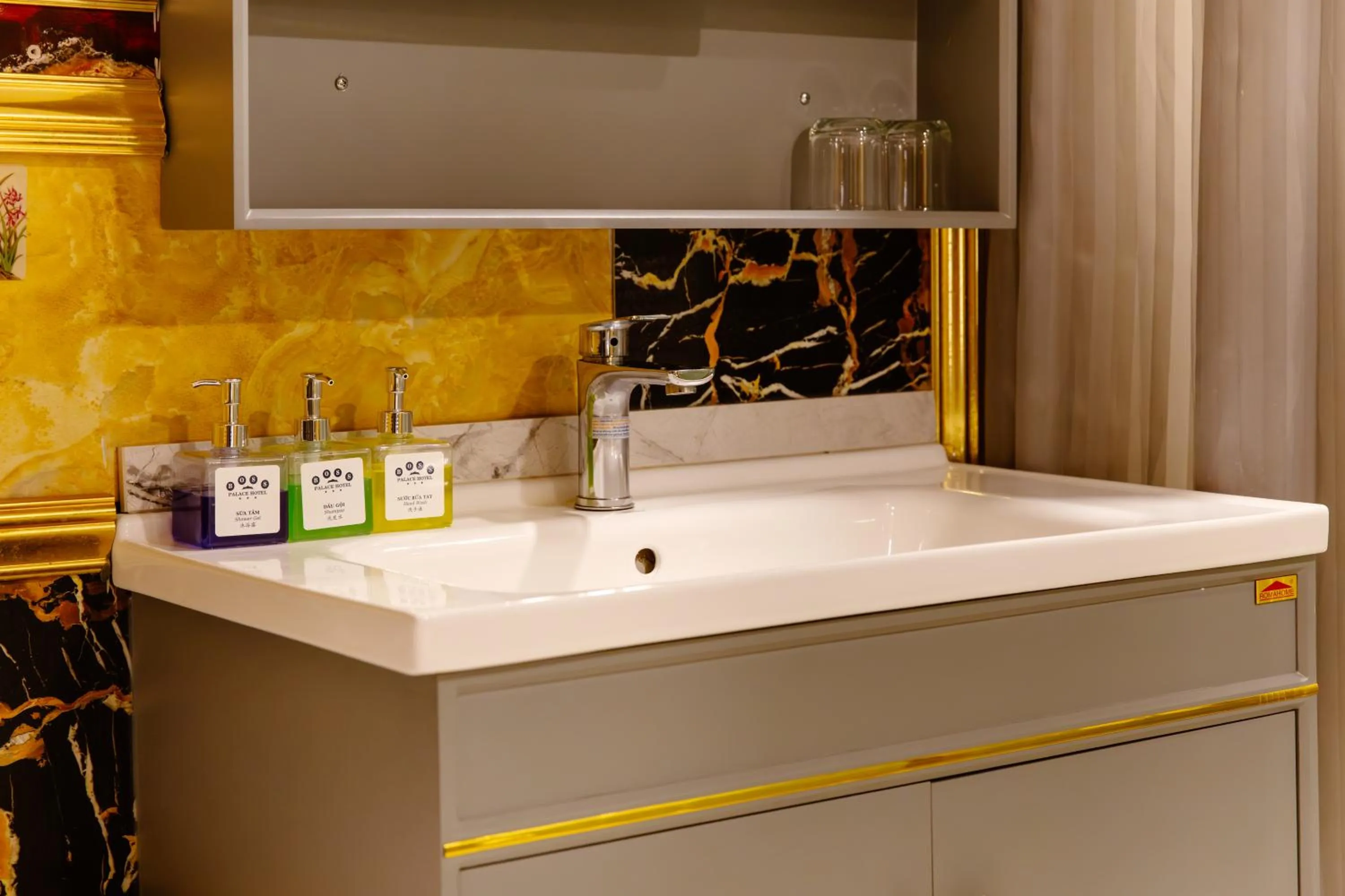 Bathroom in Boss Palace Hotel