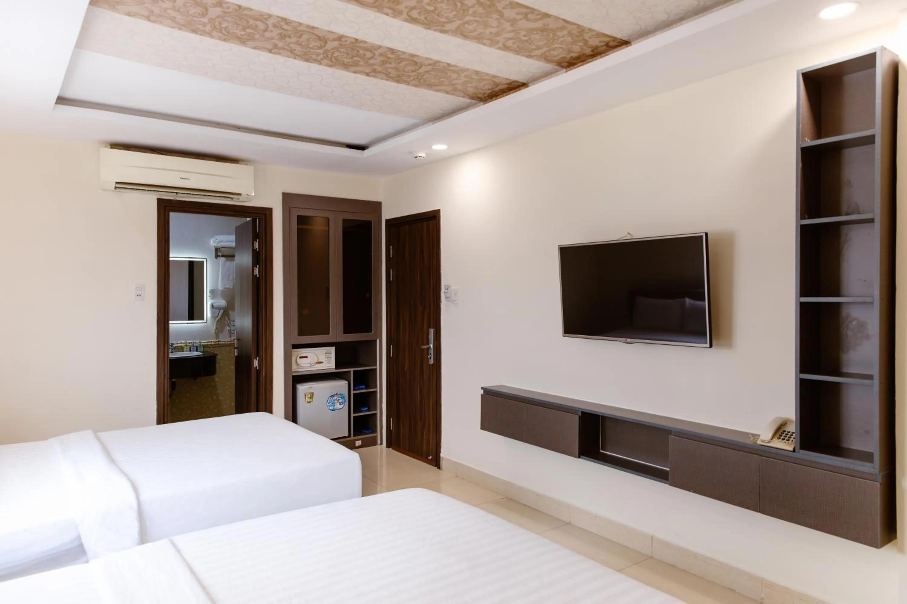 Photo of the whole room, Bed in Boss Palace Hotel