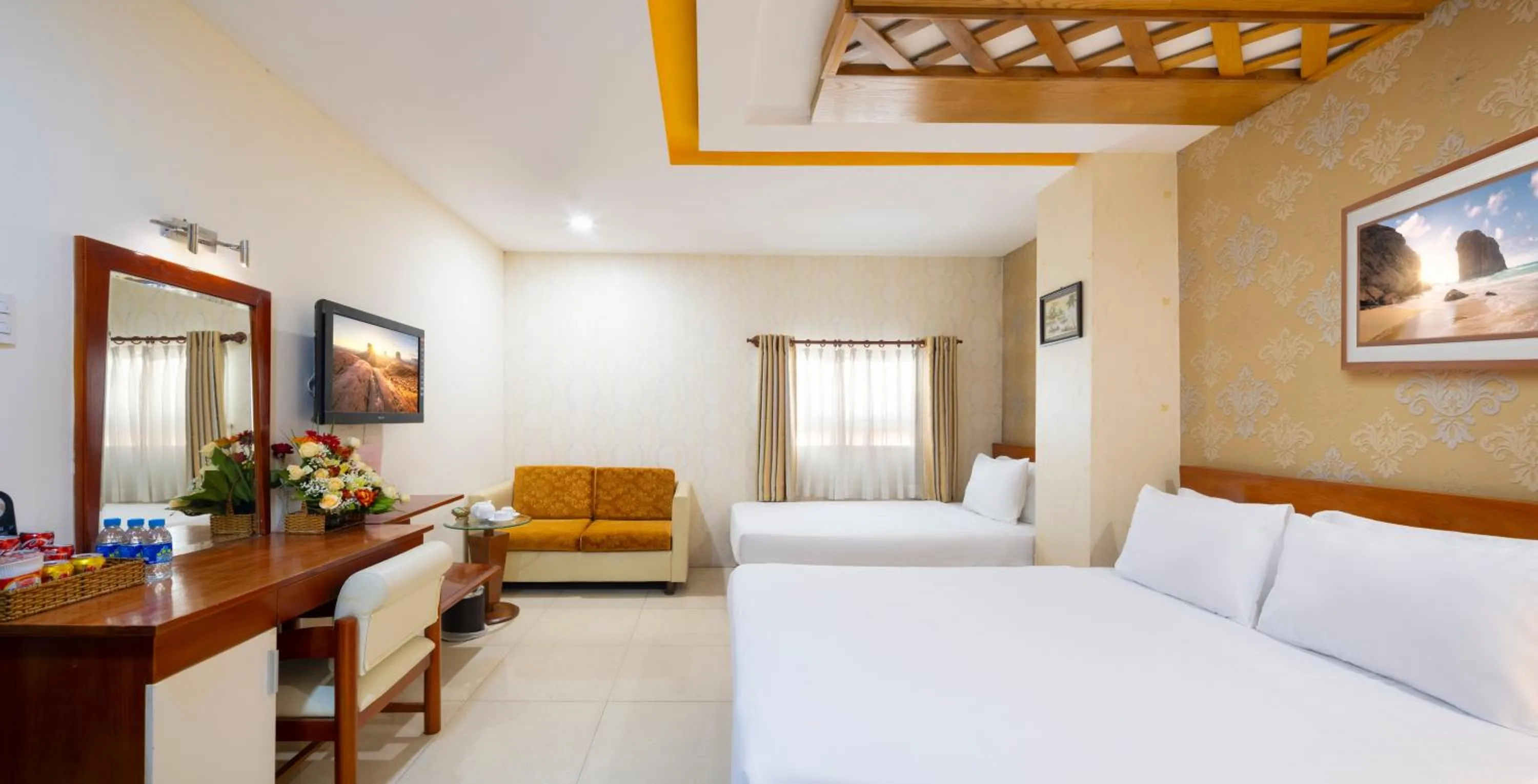 Photo of the whole room, Bed in Boss Palace Hotel