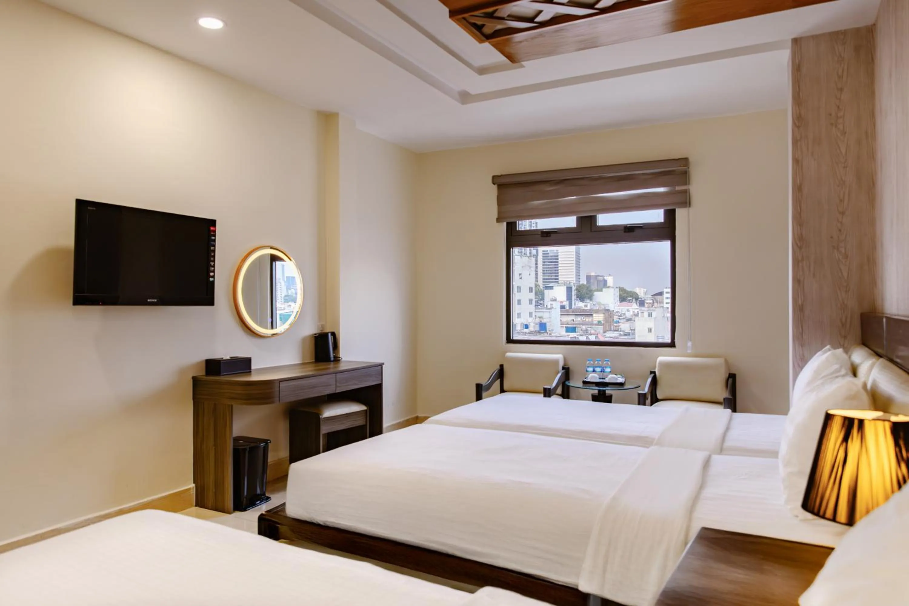 Photo of the whole room, Bed in Boss Palace Hotel