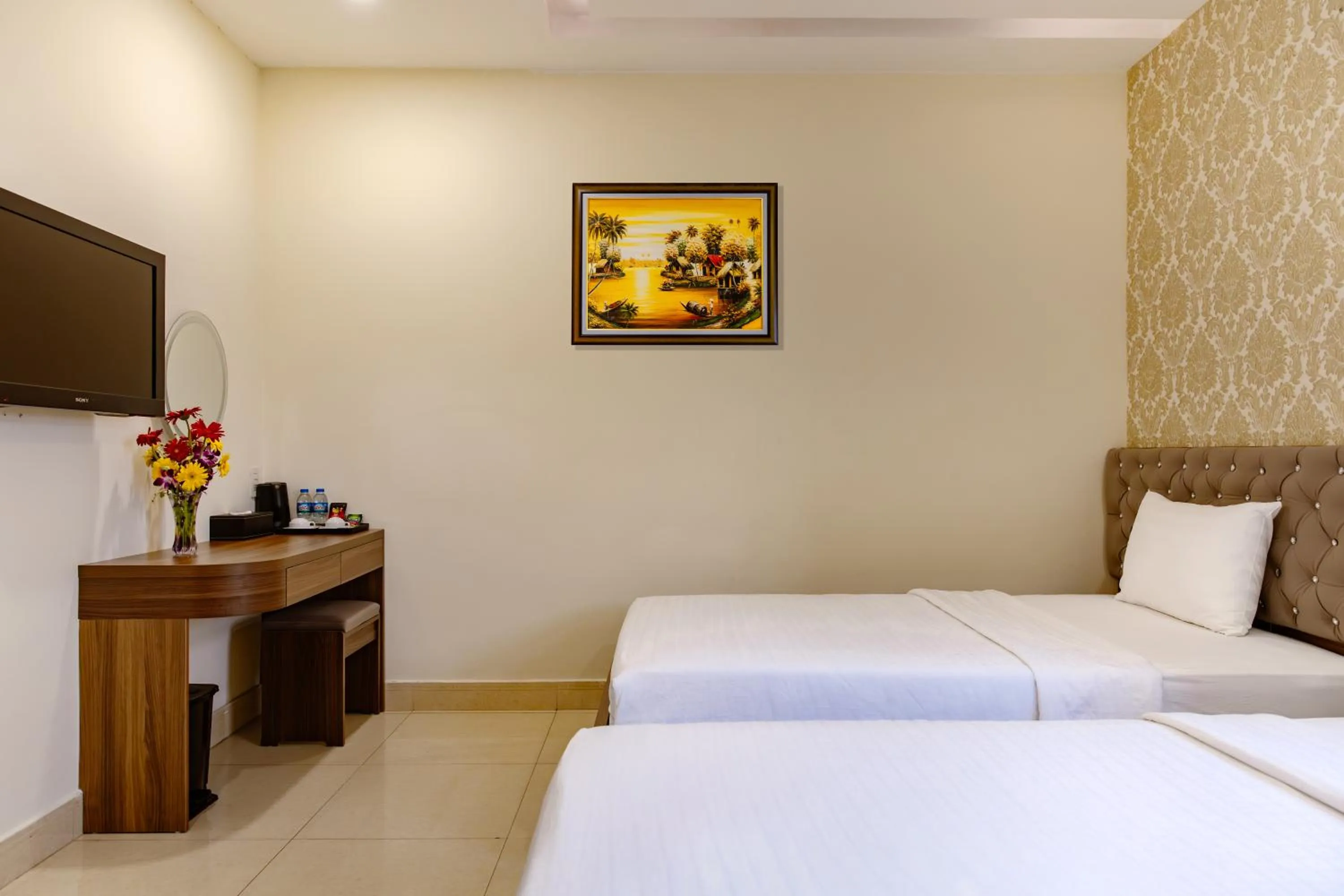 Photo of the whole room, Bed in Boss Palace Hotel