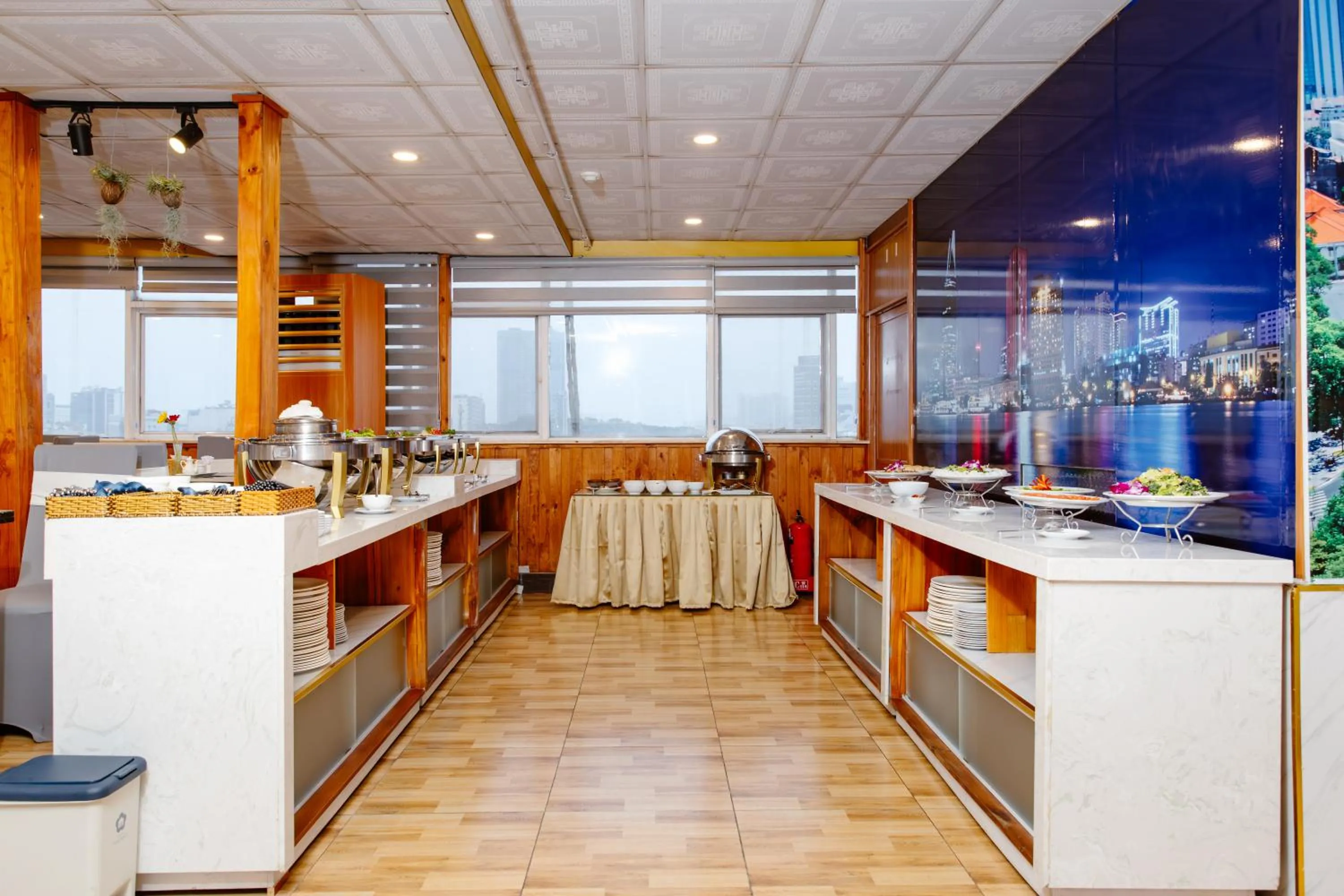 Restaurant/places to eat in Boss Palace Hotel