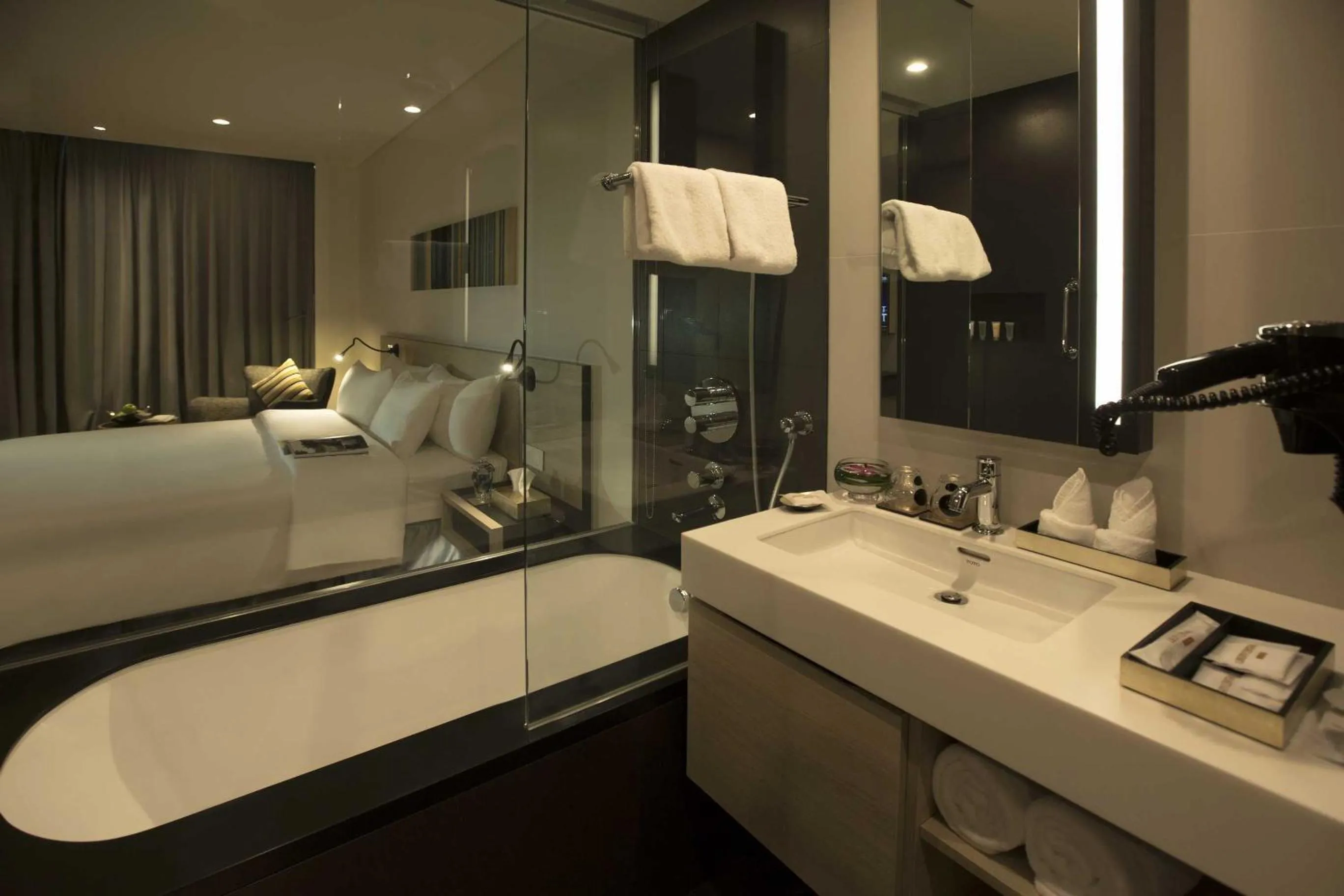 Shower, Bed in Liberty Central Saigon Citypoint