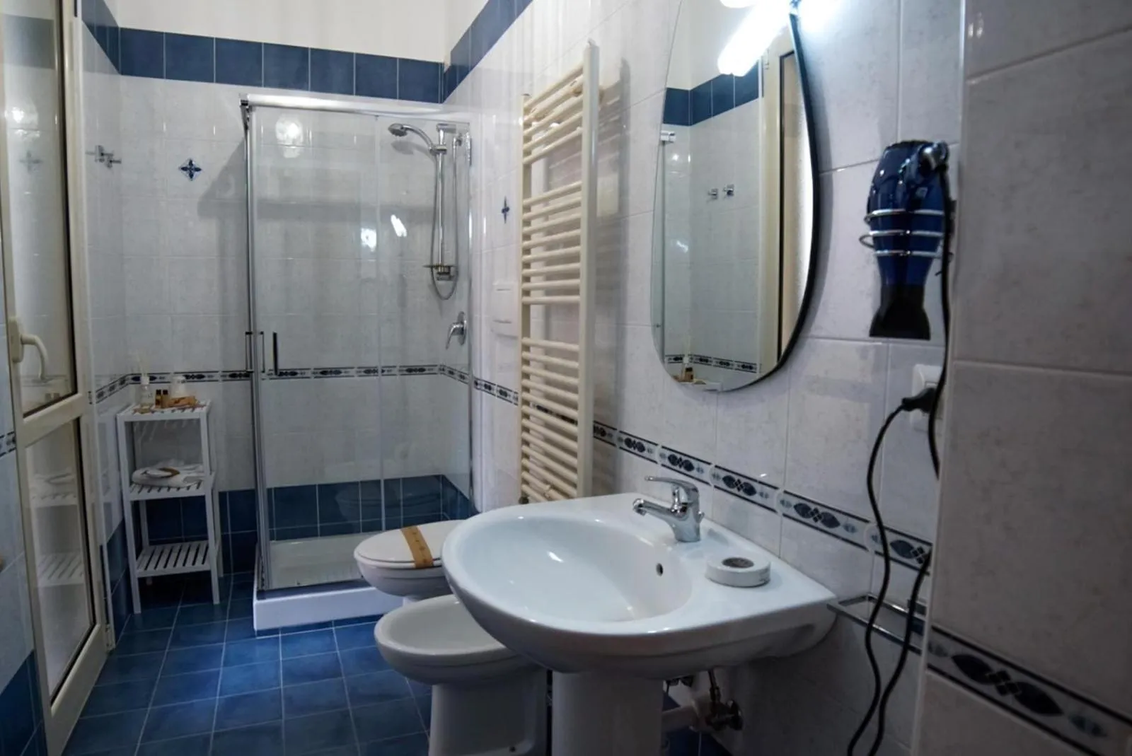 Bathroom in MATTEOTTI ROOMS