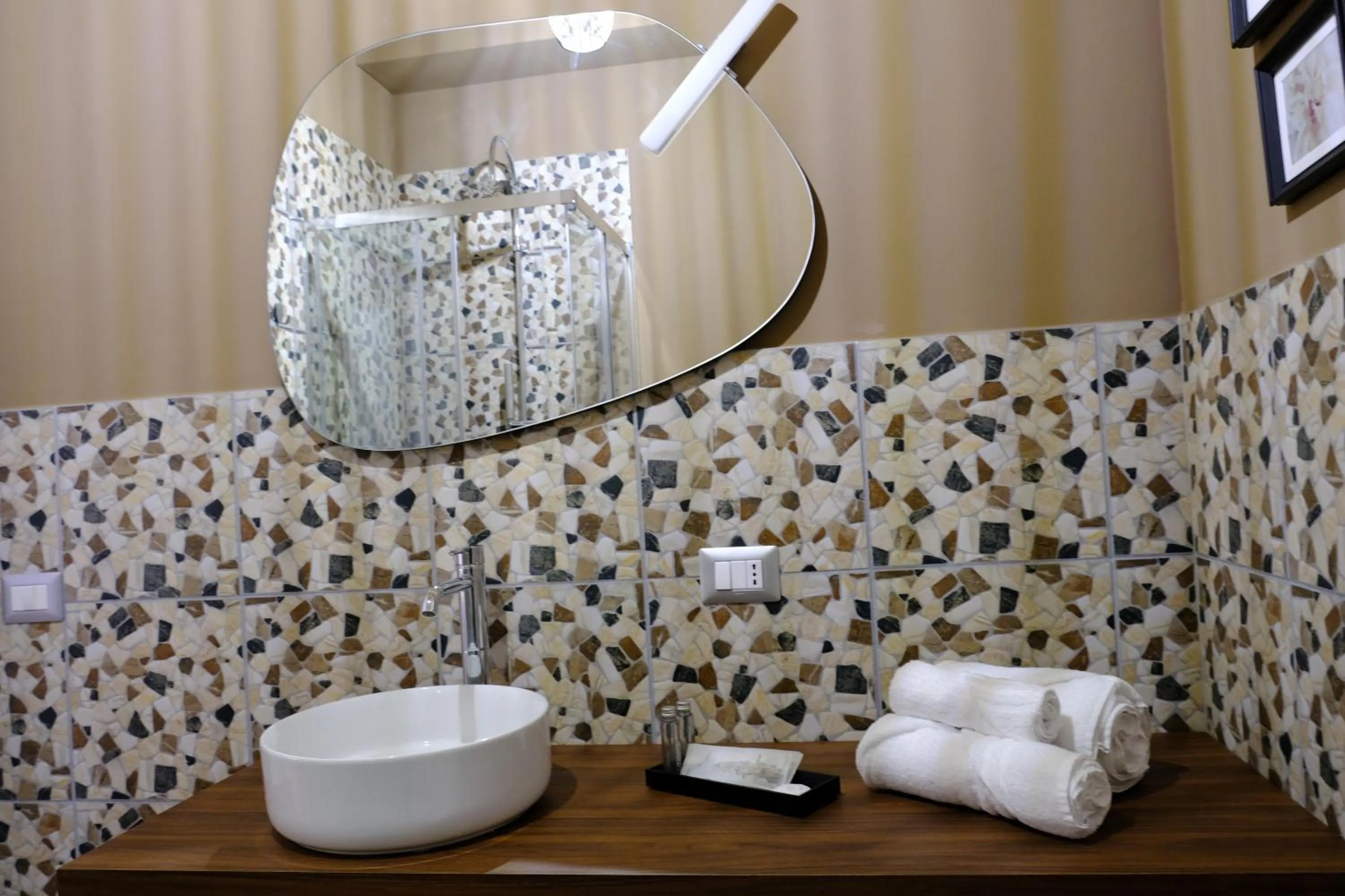 Bathroom in MATTEOTTI ROOMS