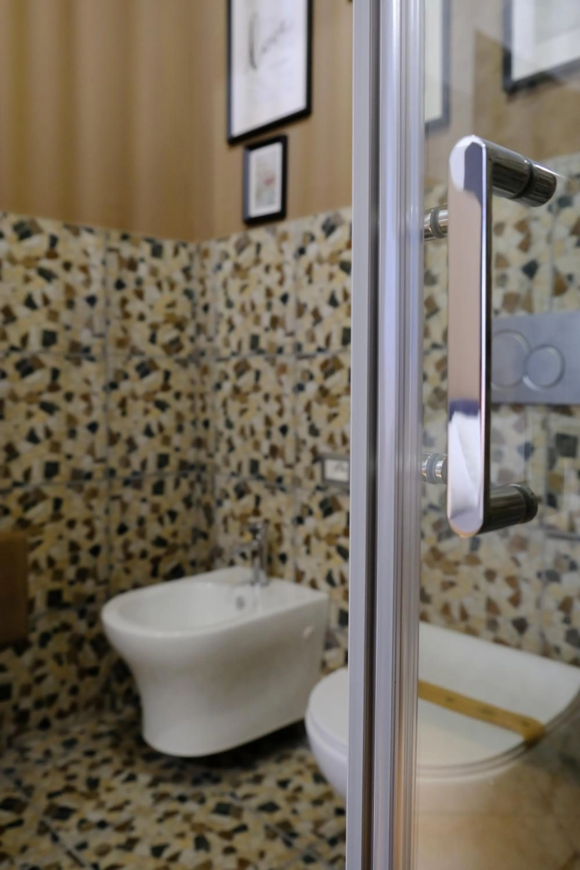 Shower in MATTEOTTI ROOMS