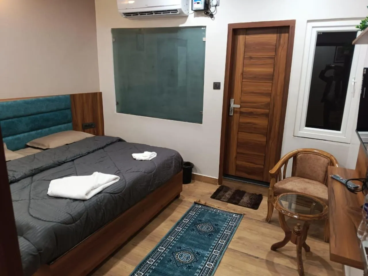 Bedroom, Bed in Hotel Mahadev Rishikesh