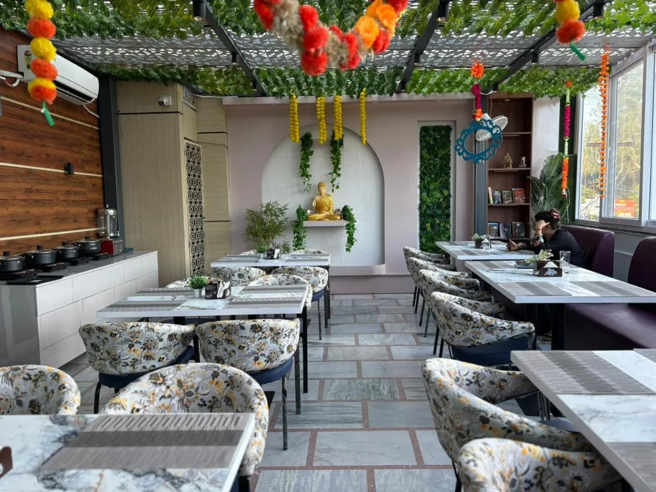 Restaurant/places to eat in Hotel Mahadev Rishikesh