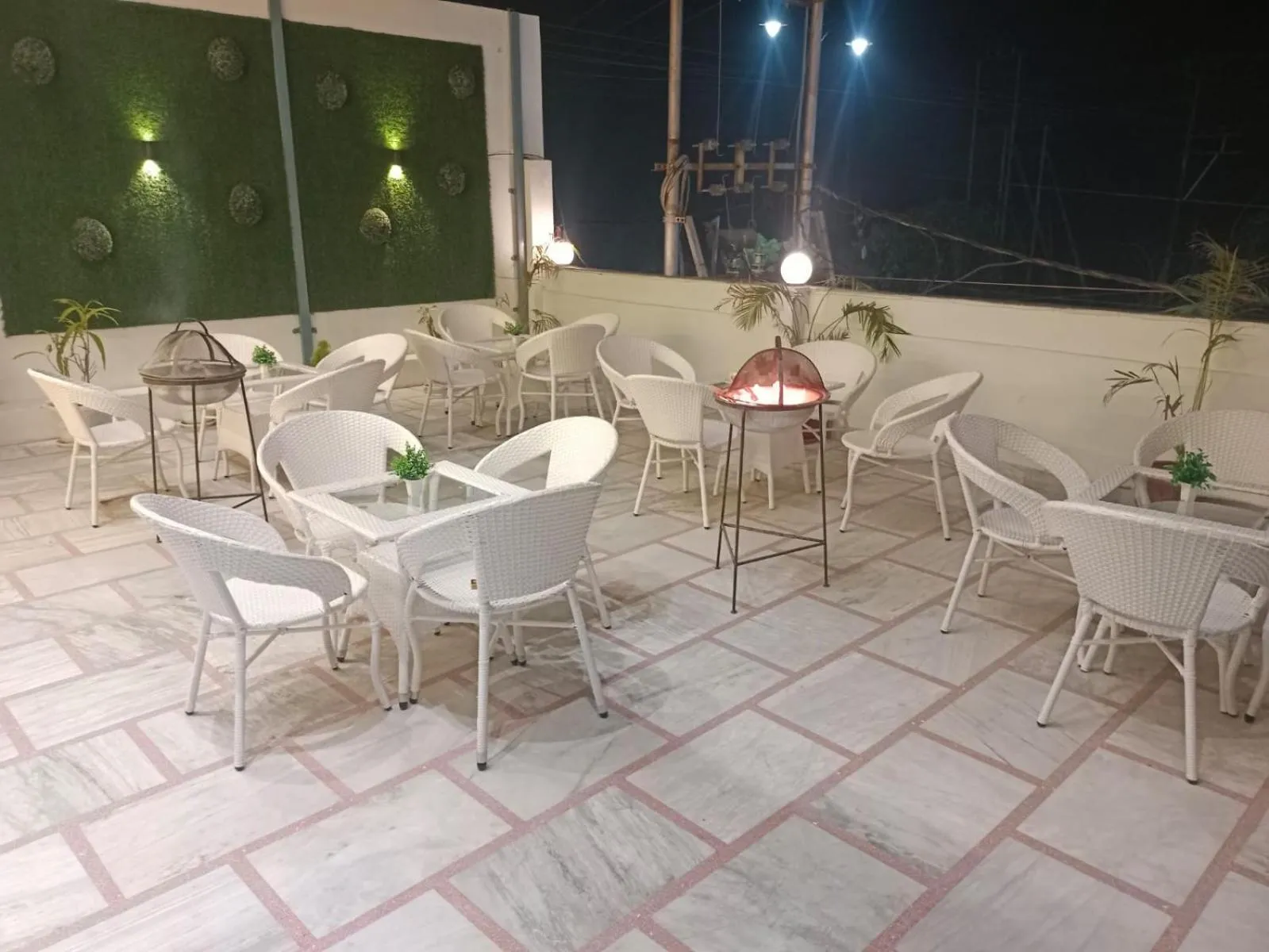 Restaurant/places to eat in Hotel Mahadev Rishikesh