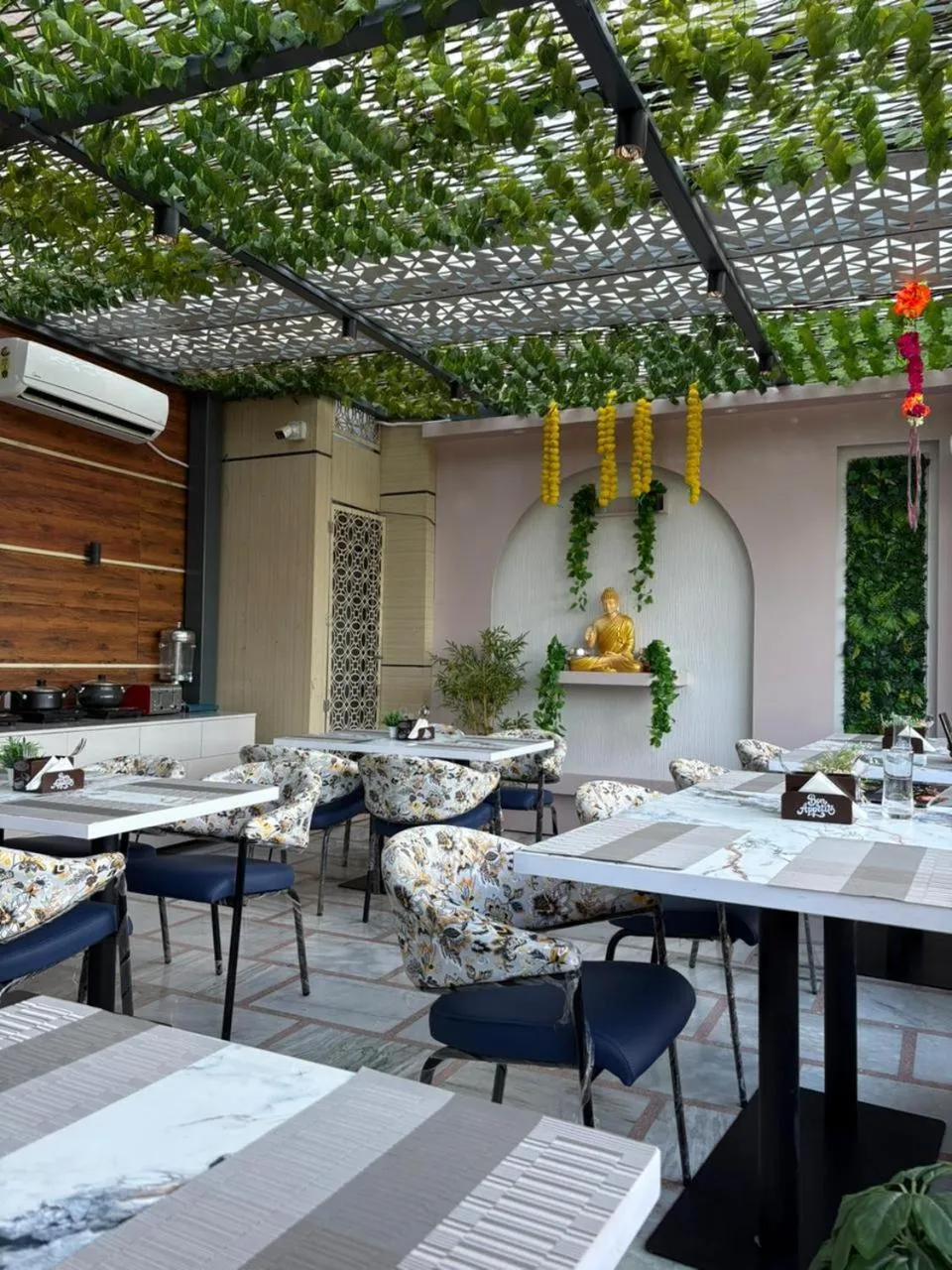 Restaurant/places to eat in Hotel Mahadev Rishikesh