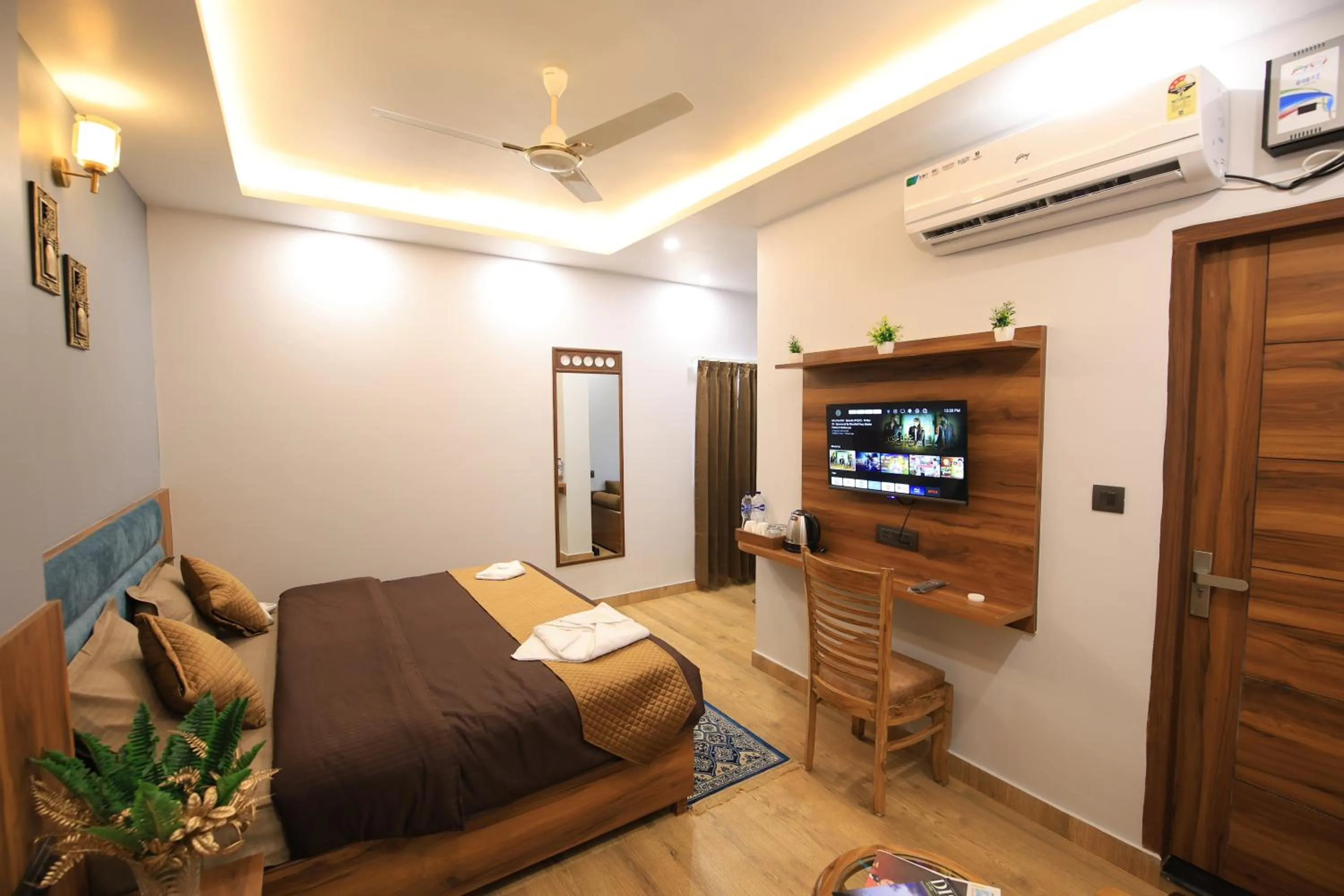 Bed in Hotel Mahadev Rishikesh