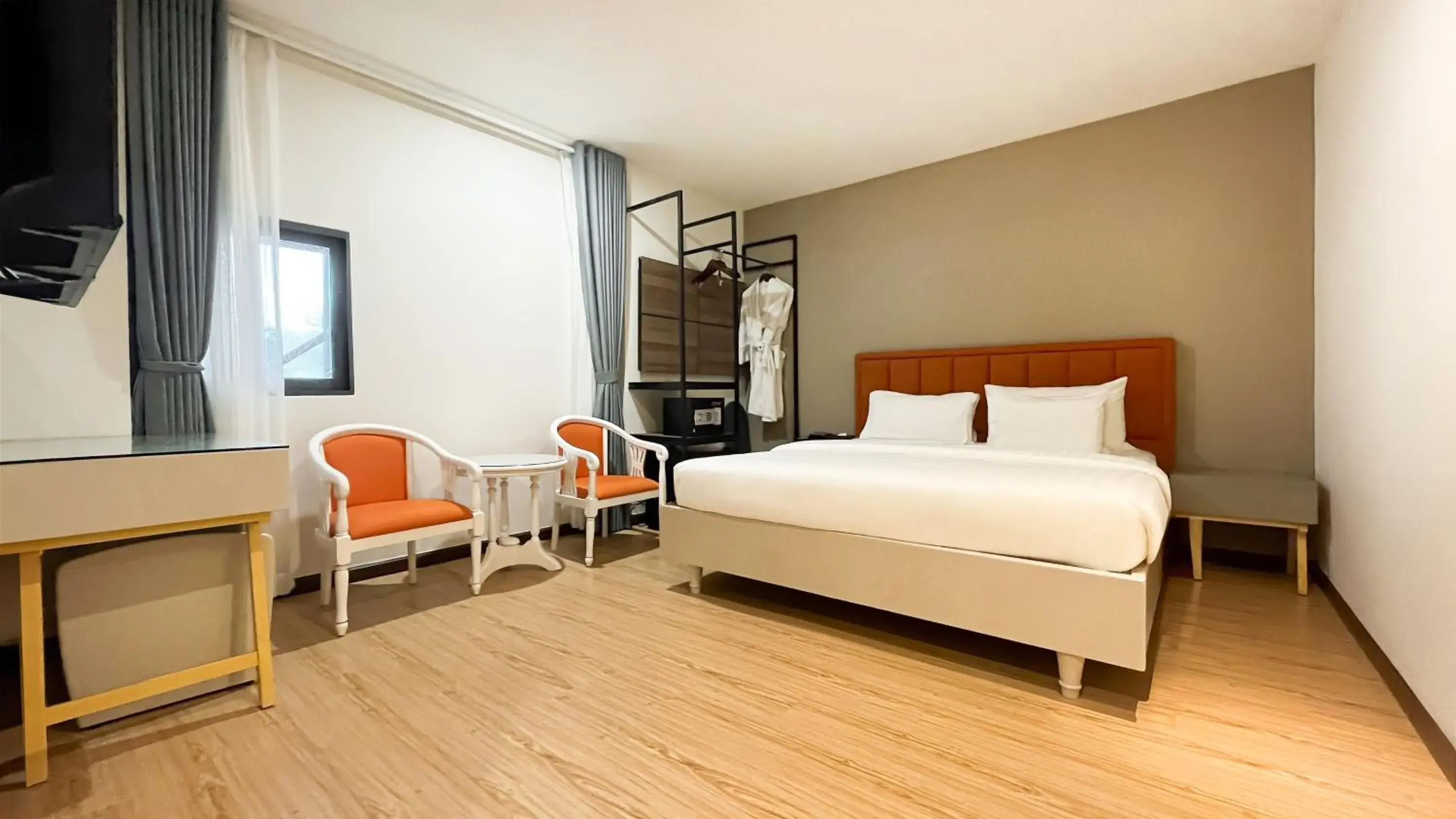 Grand Deluxe Queen City View with Rooftop Pool in A25 Hotel - 55 Lê Anh Xuân Grand Deluxe Queen City View with Rooftop Pool in A25 Hotel - 55 Lê Anh Xuân