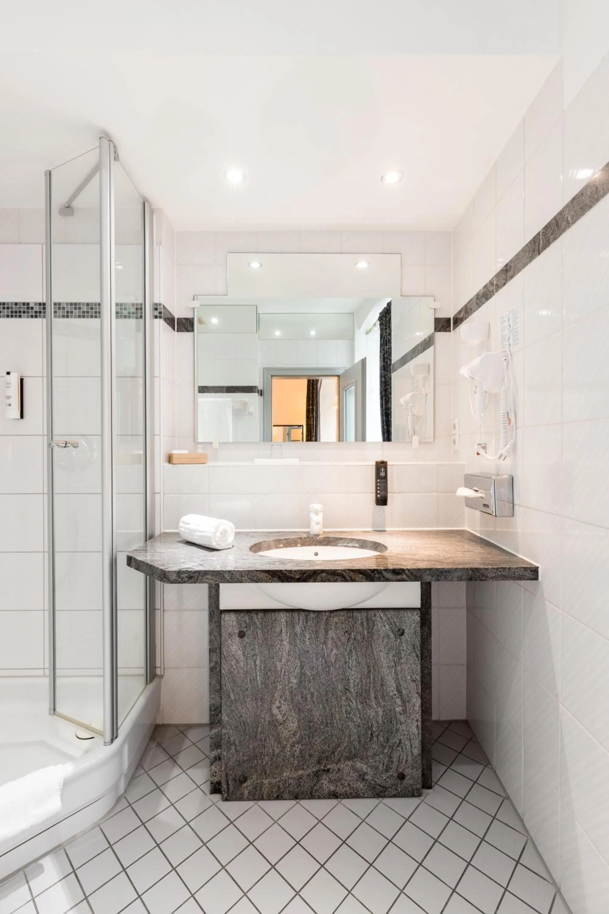 Bathroom in Eventlocation & Hotel Schloss Neuburg